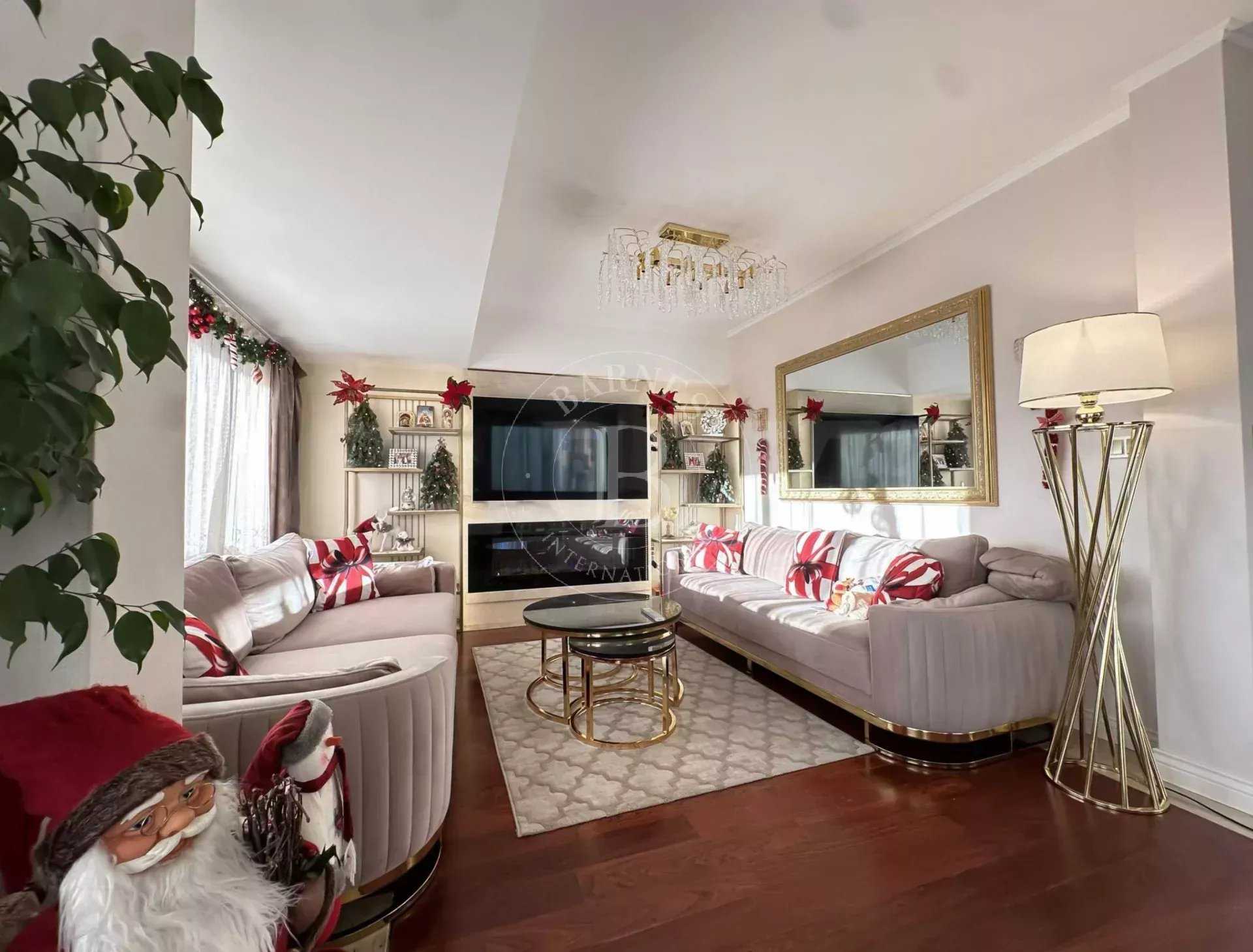 Plovdiv  - Piso 4 Cuartos 3 Habitaciones