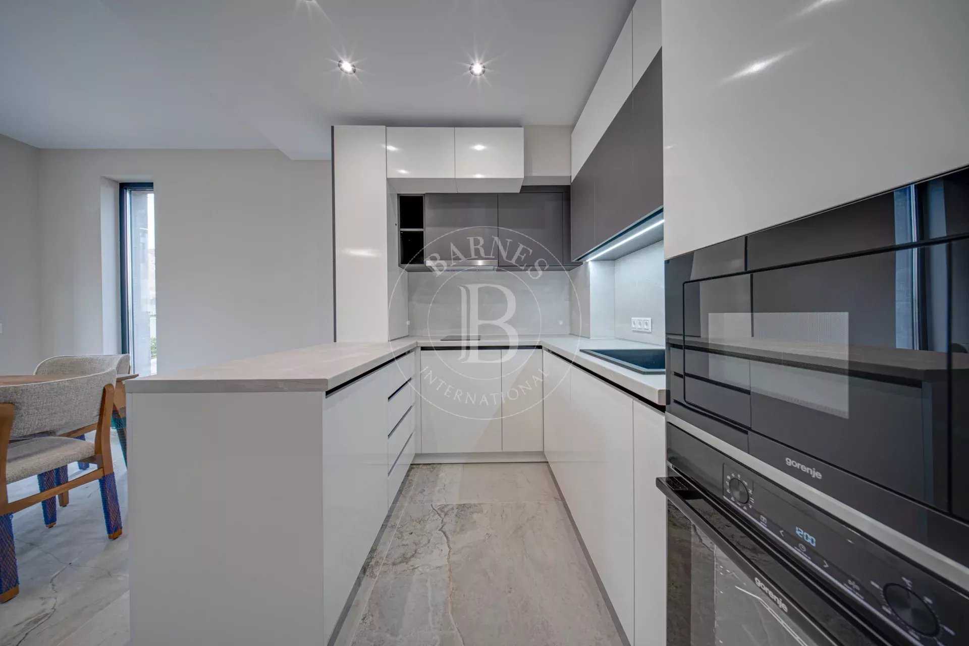 Sofia  - Piso 2 Cuartos, 1 Habitacion