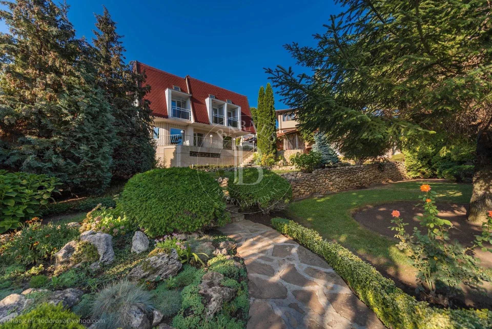 Balchik  - Maison 4 Pièces 3 Chambres