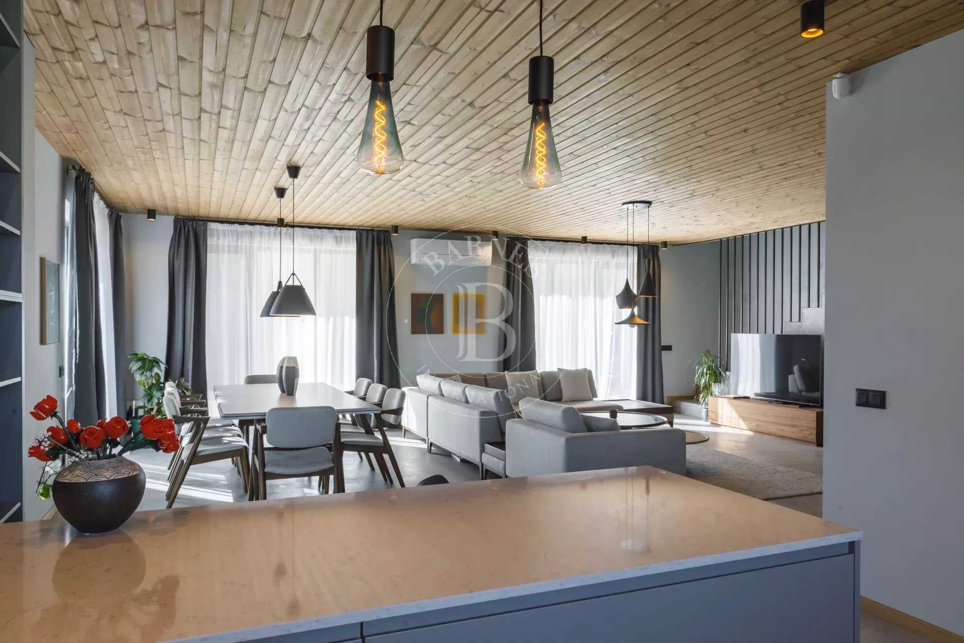 Sofia  - Casa 5 Cuartos 4 Habitaciones