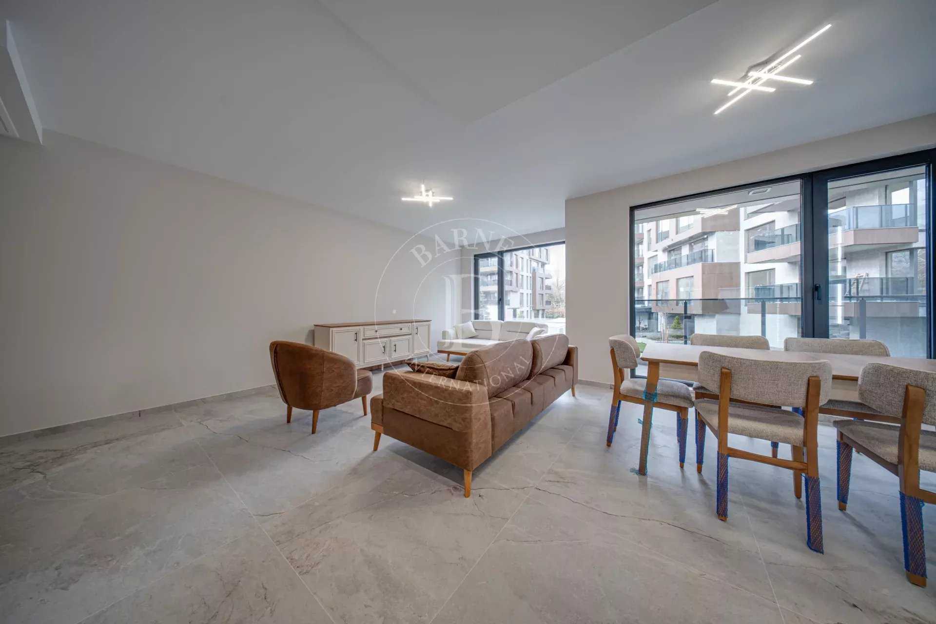 Sofia  - Piso 2 Cuartos, 1 Habitacion