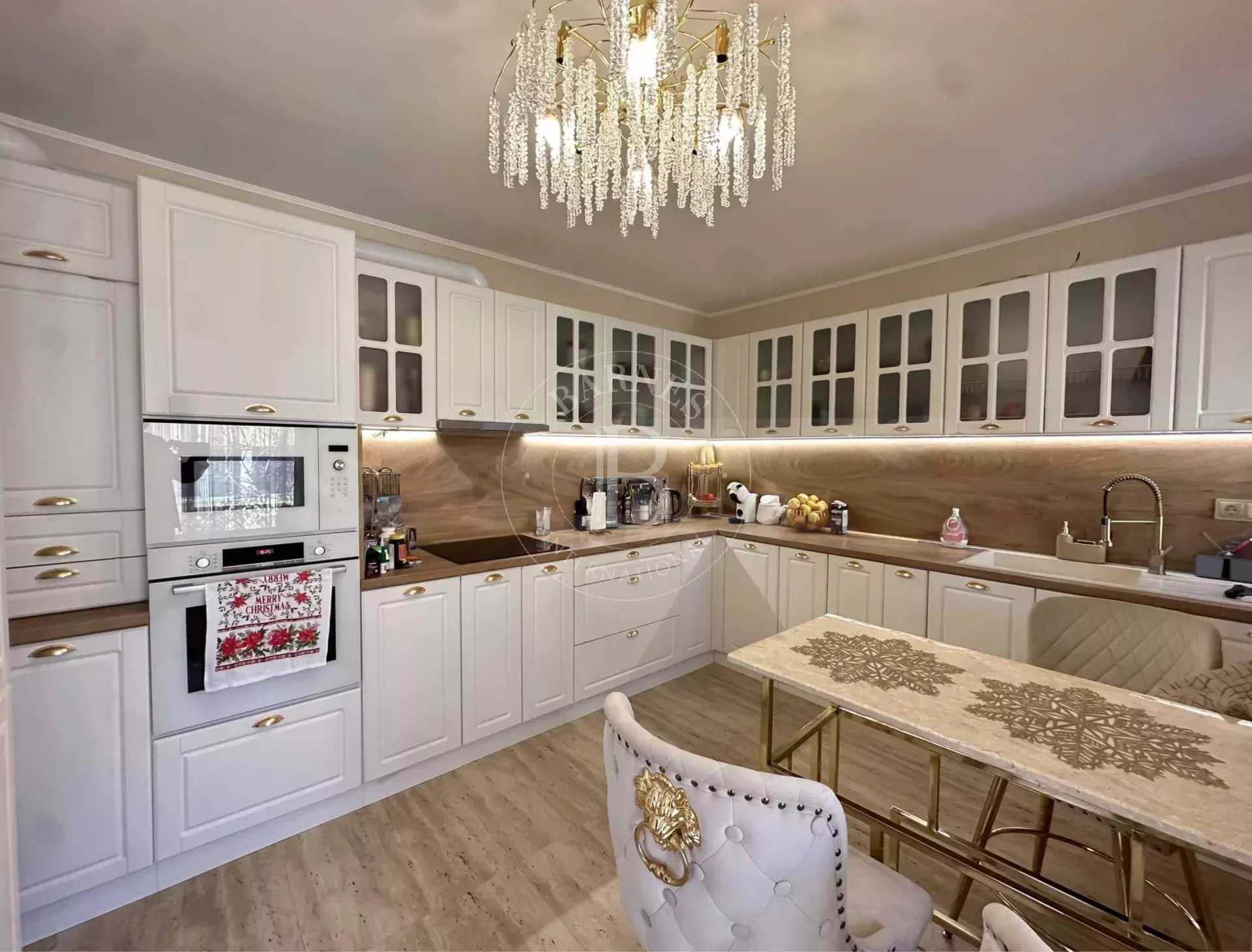 Plovdiv  - Piso 4 Cuartos 3 Habitaciones