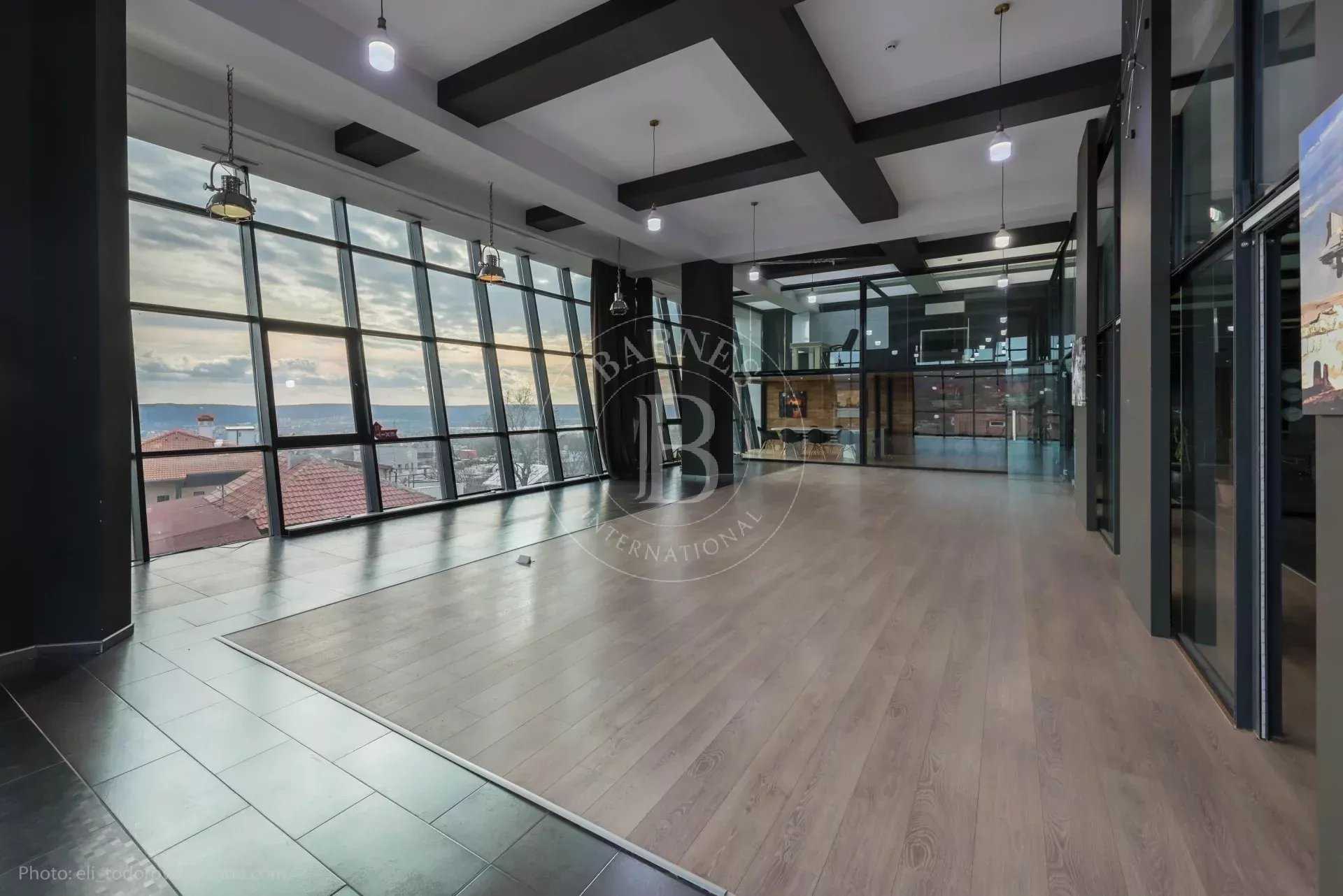 Varna  - Bureaux 6 Pi&egrave;ces