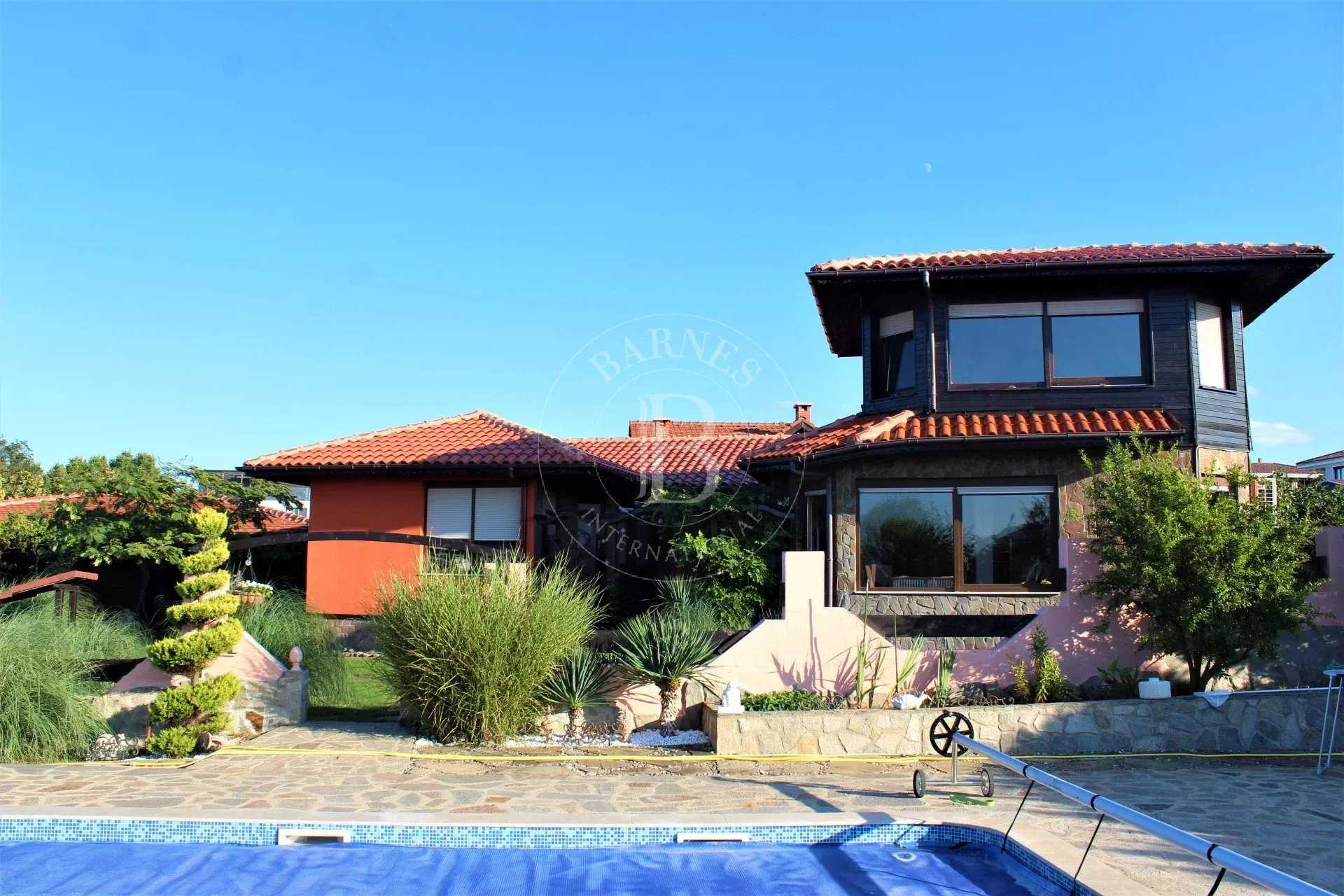 Burgas  - Maison 5 Pièces 4 Chambres