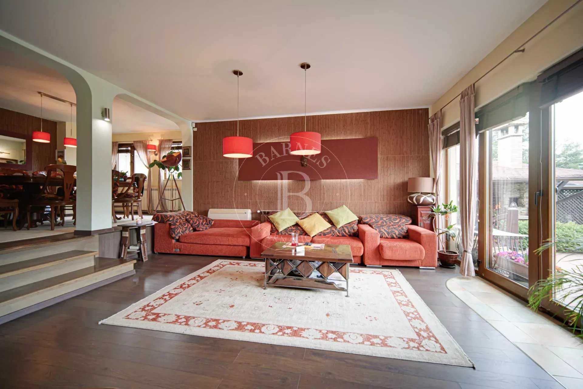 Sofia  - Maison 8 Pièces 5 Chambres