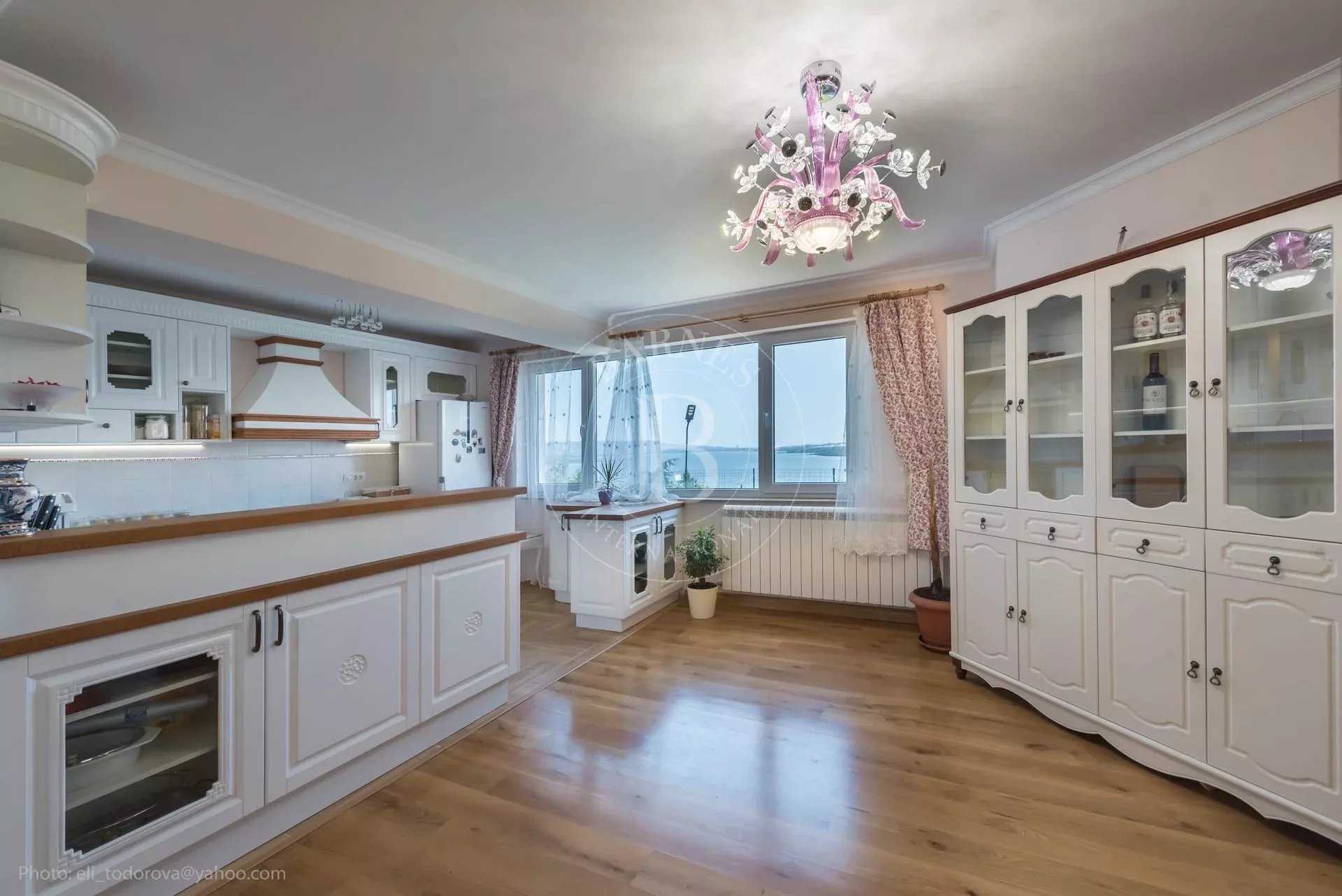 Varna  - Maison 6 Pièces 3 Chambres