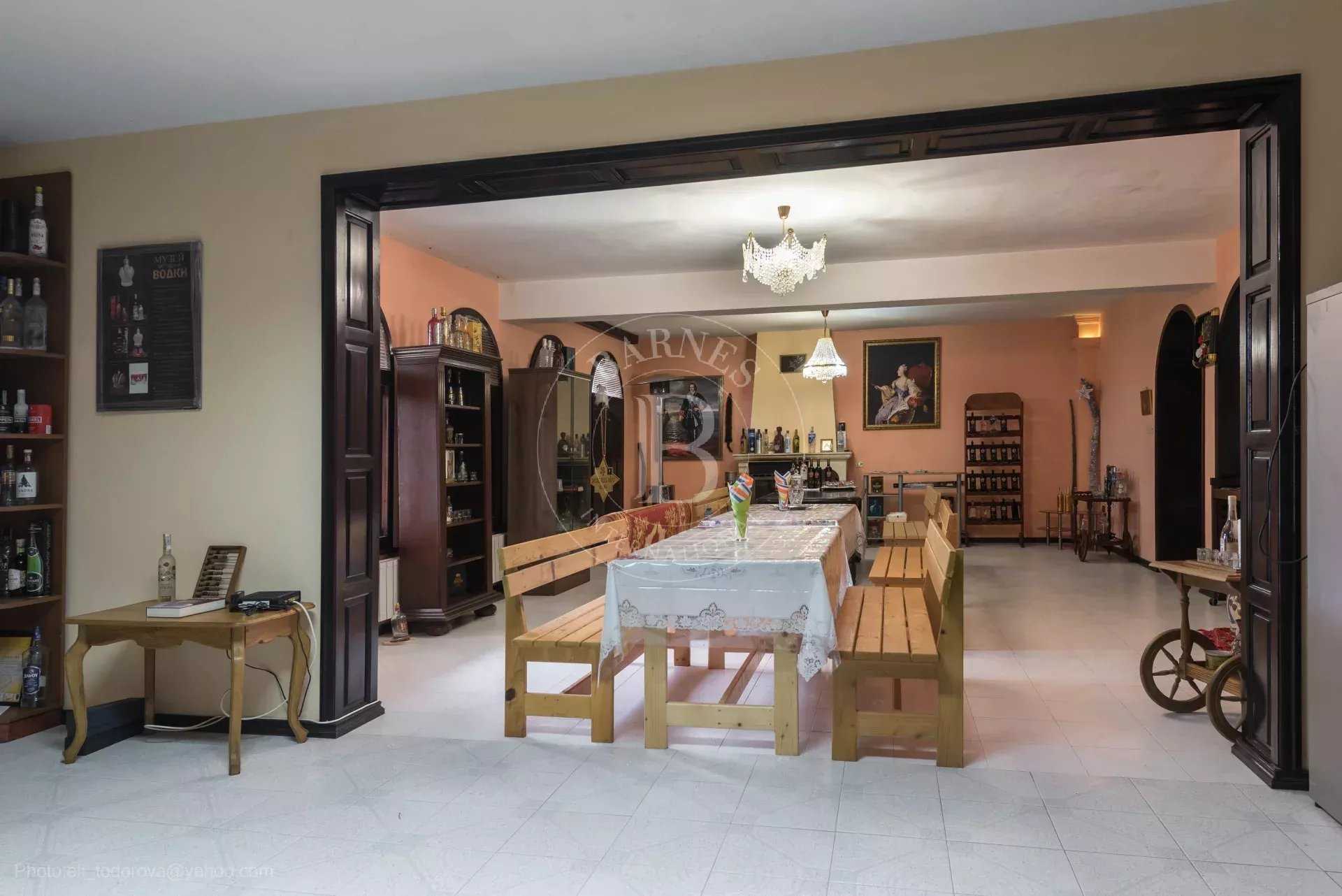 Kavarna  - Maison 6 Pièces 3 Chambres