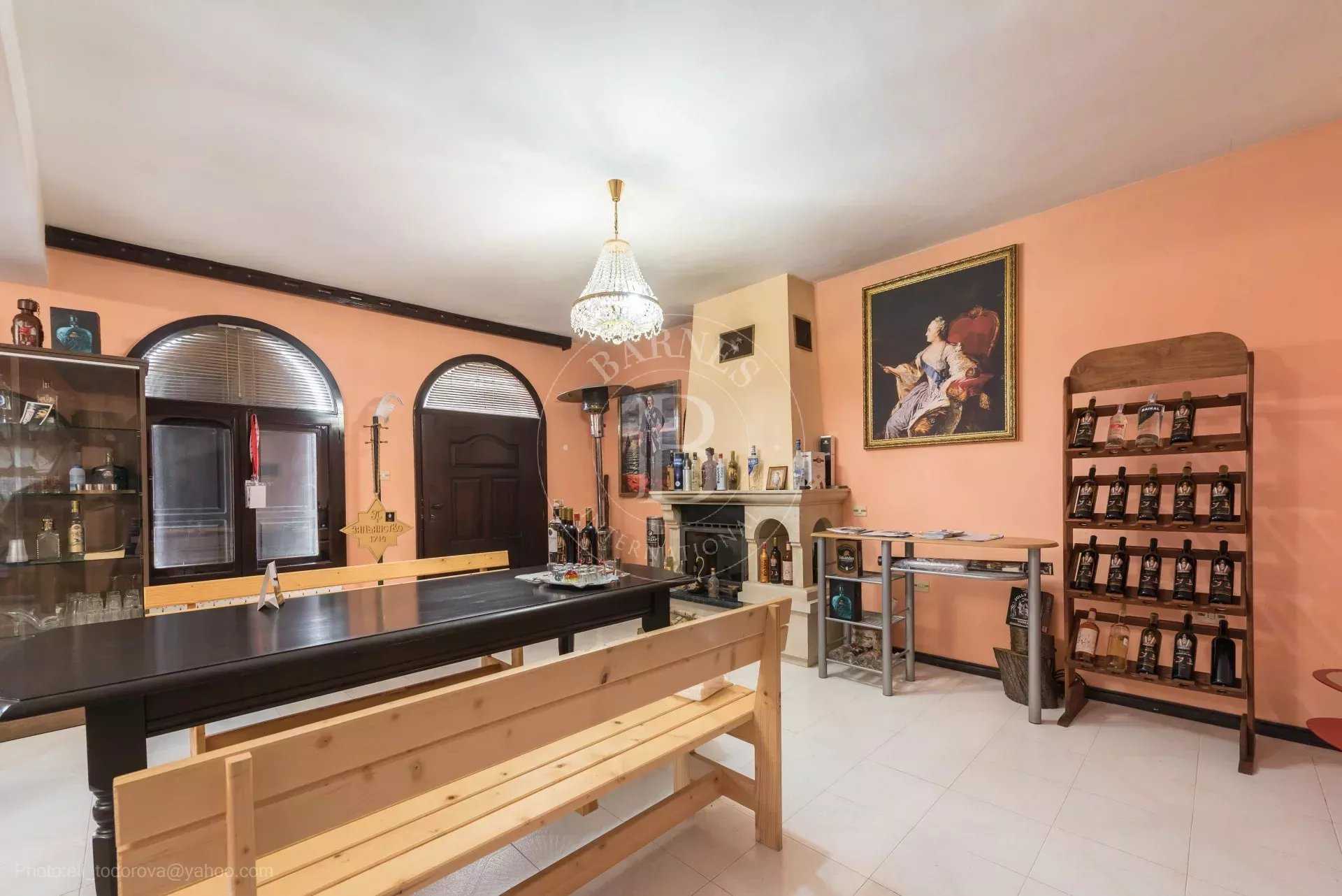 Kavarna  - Maison 6 Pièces 3 Chambres