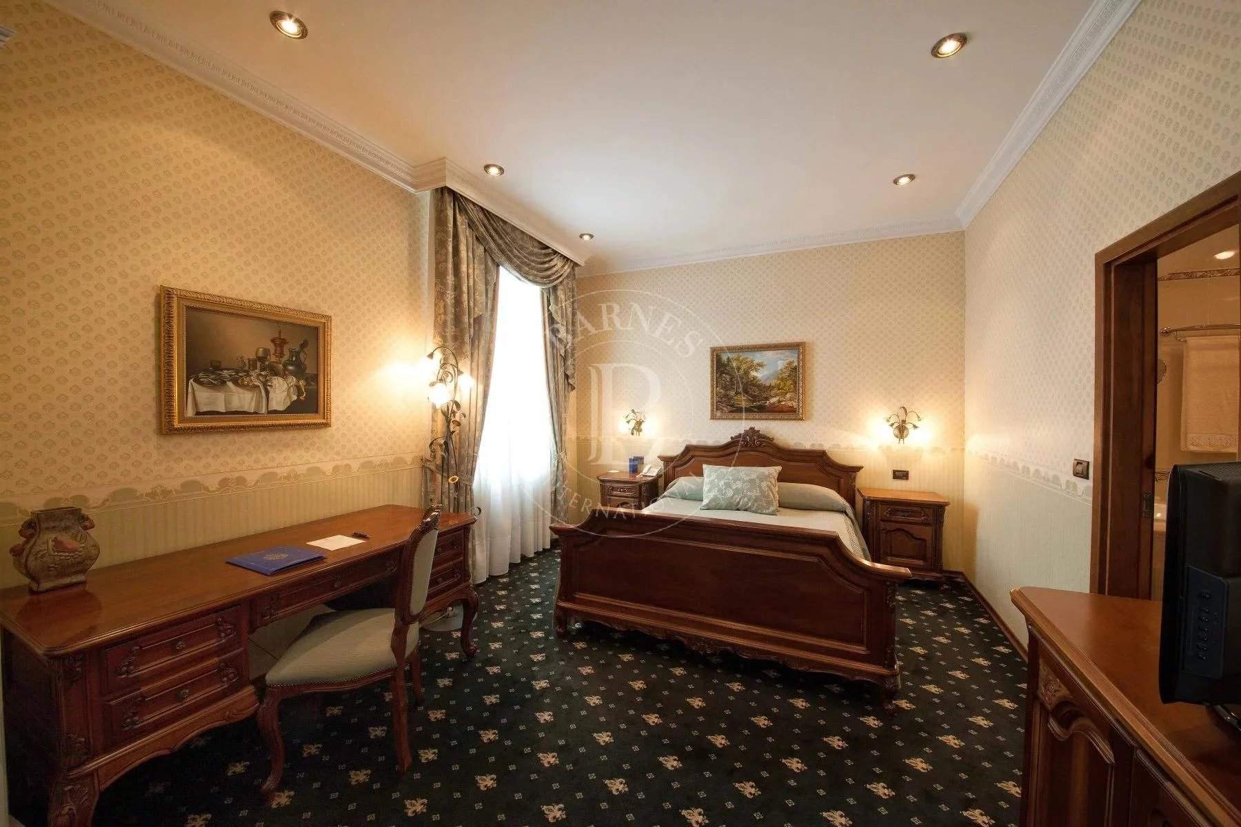 Varna  - Hotel 24 Bedrooms - picture 2