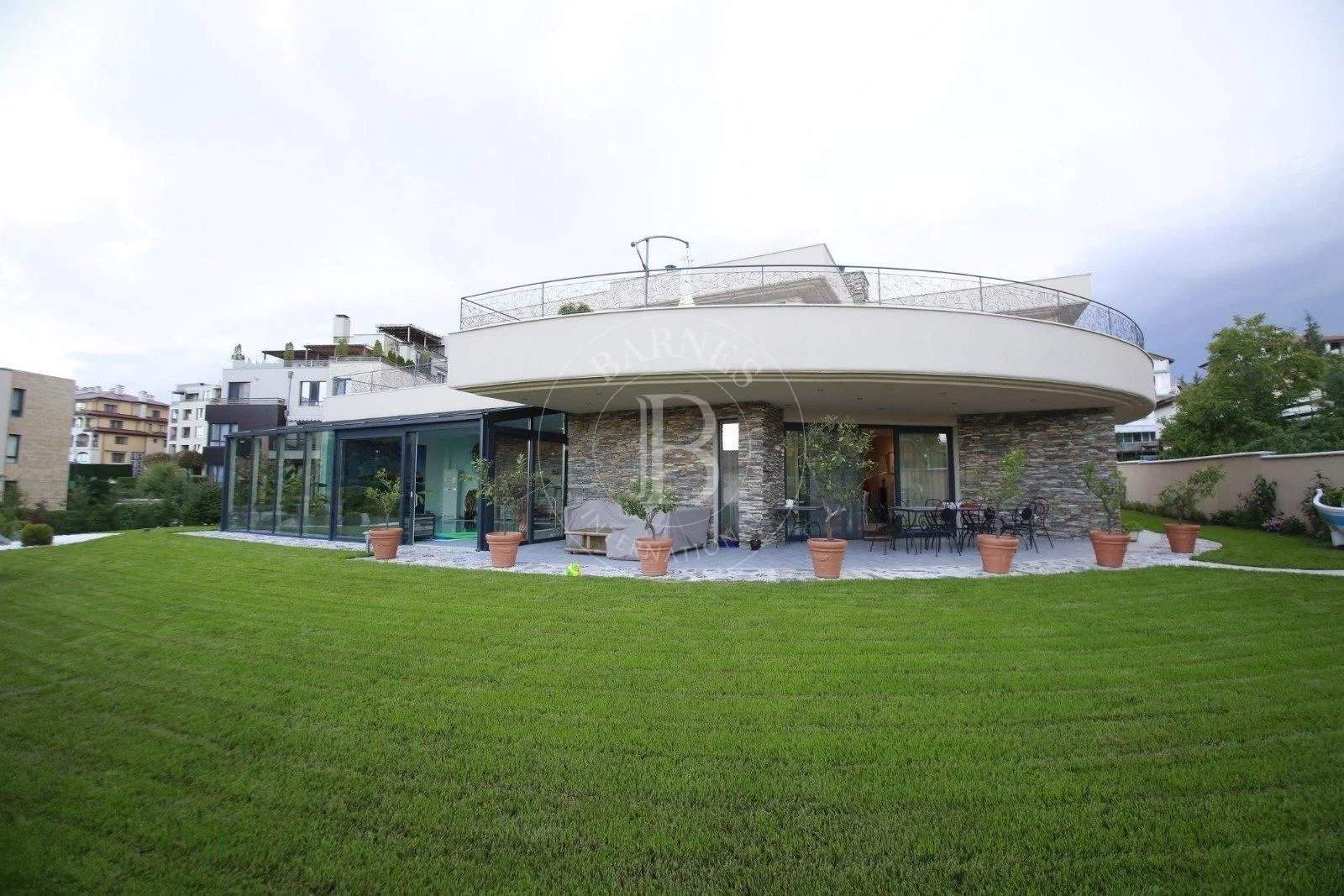 Varna  - House 5 Bedrooms - picture 1