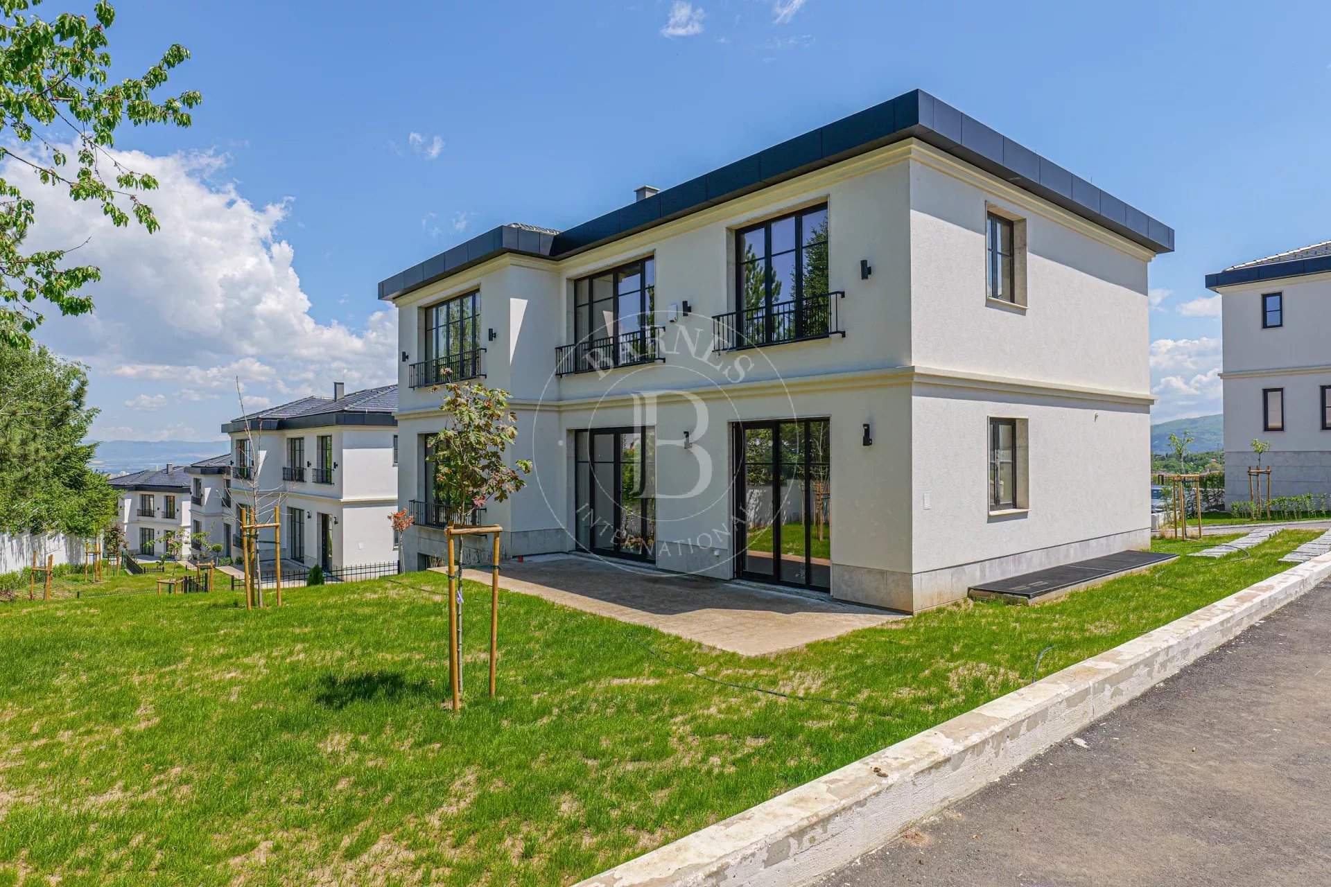 Sofia  - Maison 9 Pi&egrave;ces 4 Chambres - picture 1