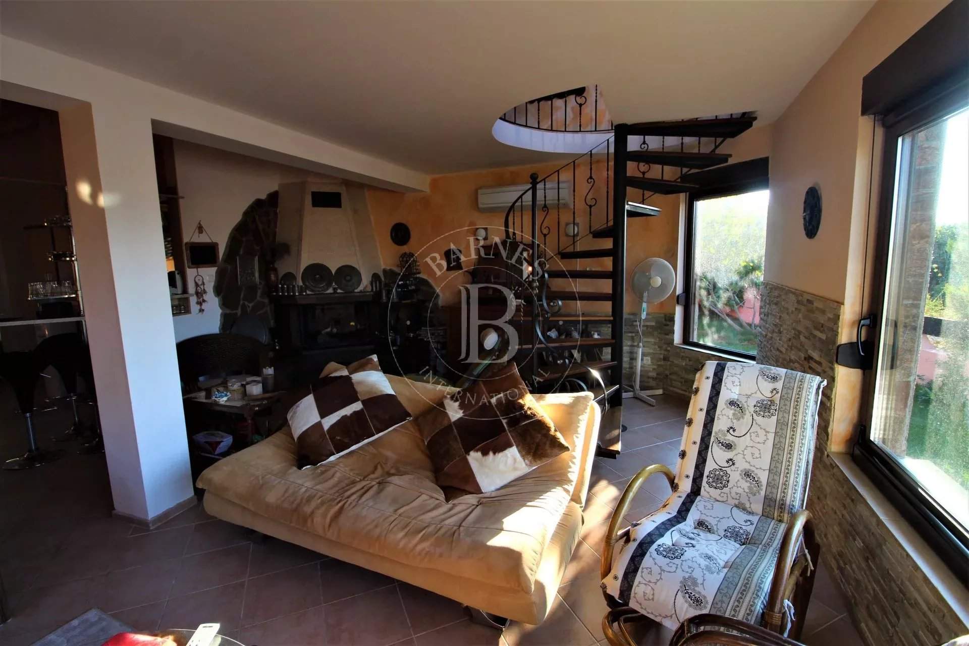 Burgas  - Maison 5 Pièces 4 Chambres - picture 10