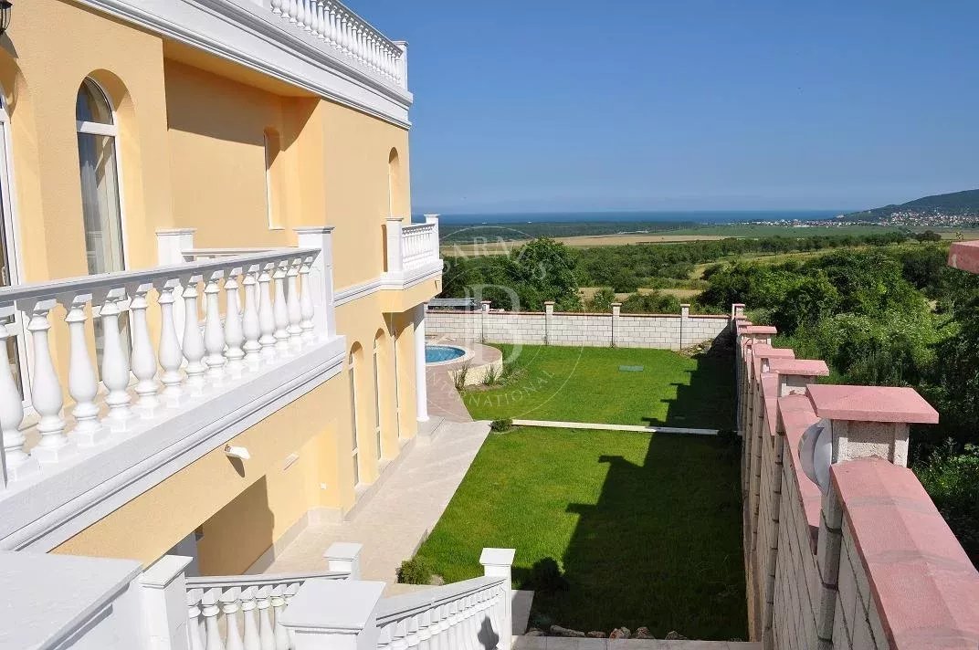 Albena  - House 5 Bedrooms - picture 15