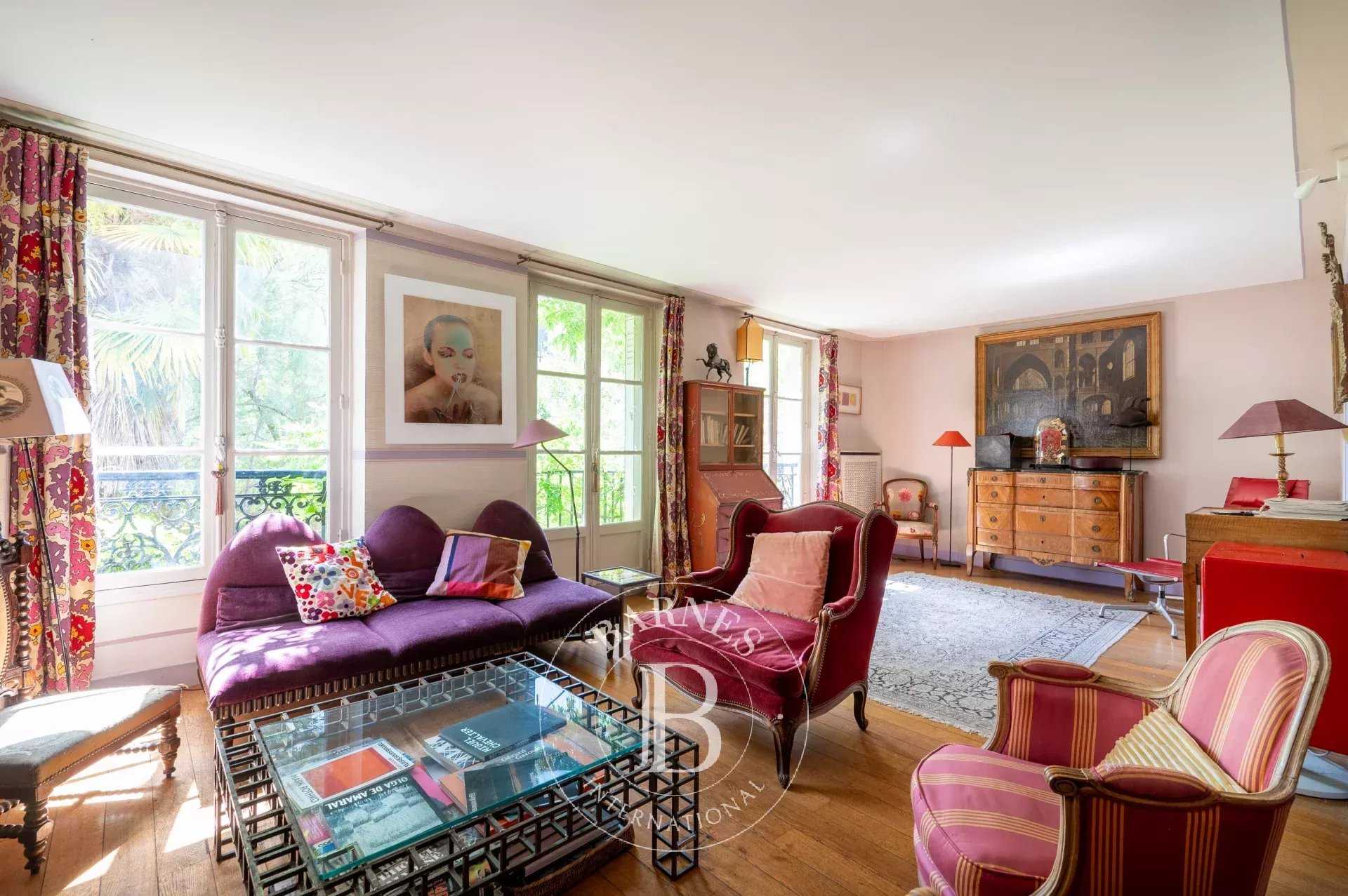 Paris  - House 5 Bedrooms