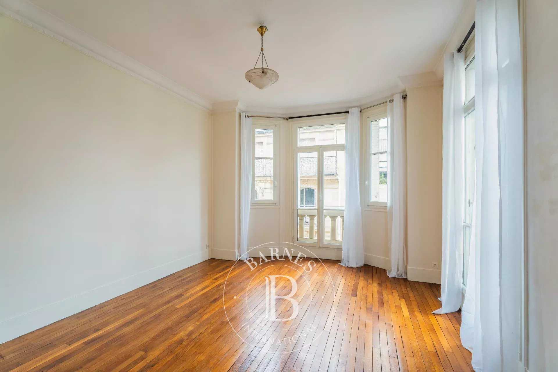 Paris  - Appartement 6 Pièces 4 Chambres