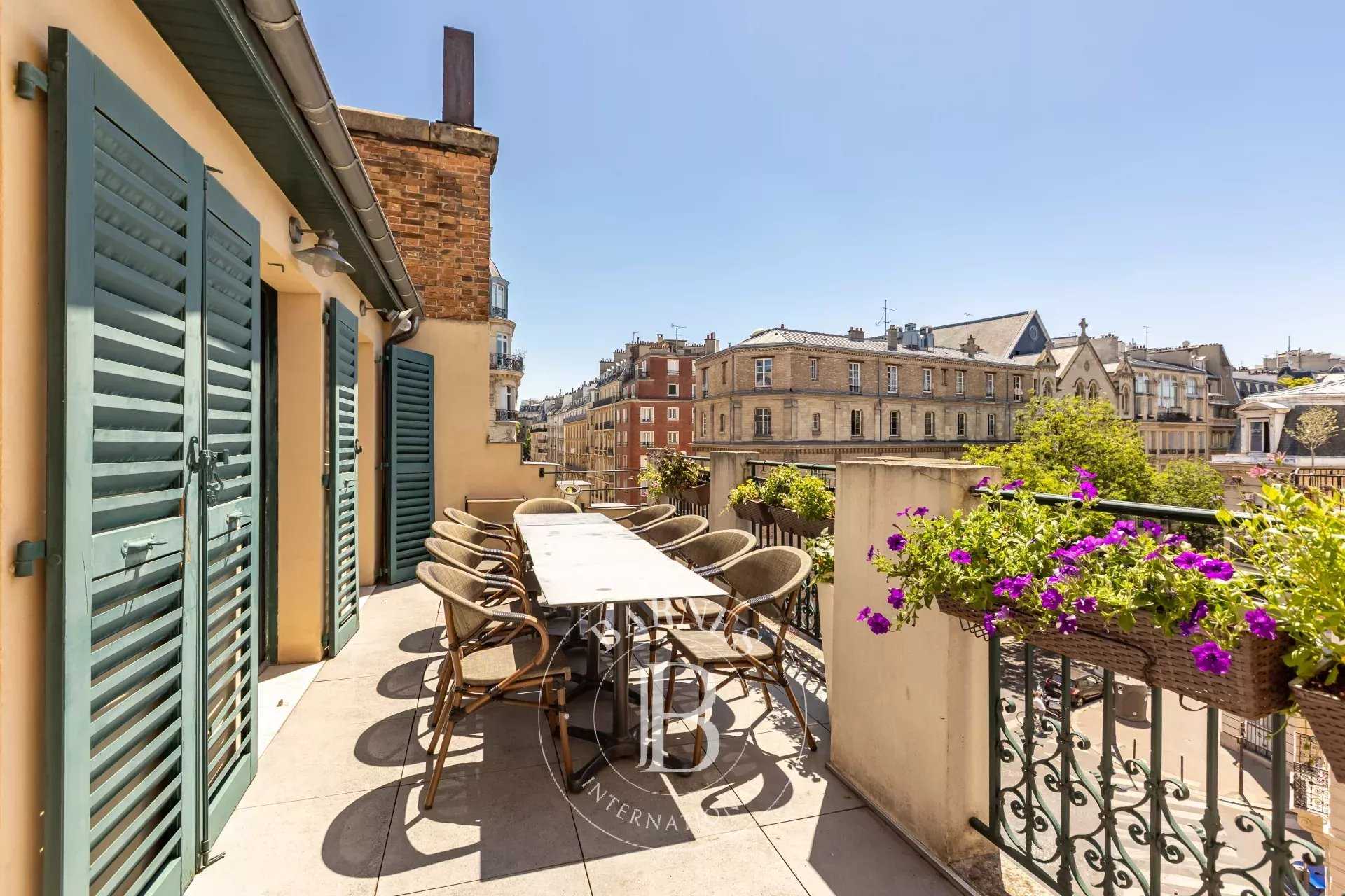 Paris  - Hôtel particulier 10 Pièces 6 Chambres