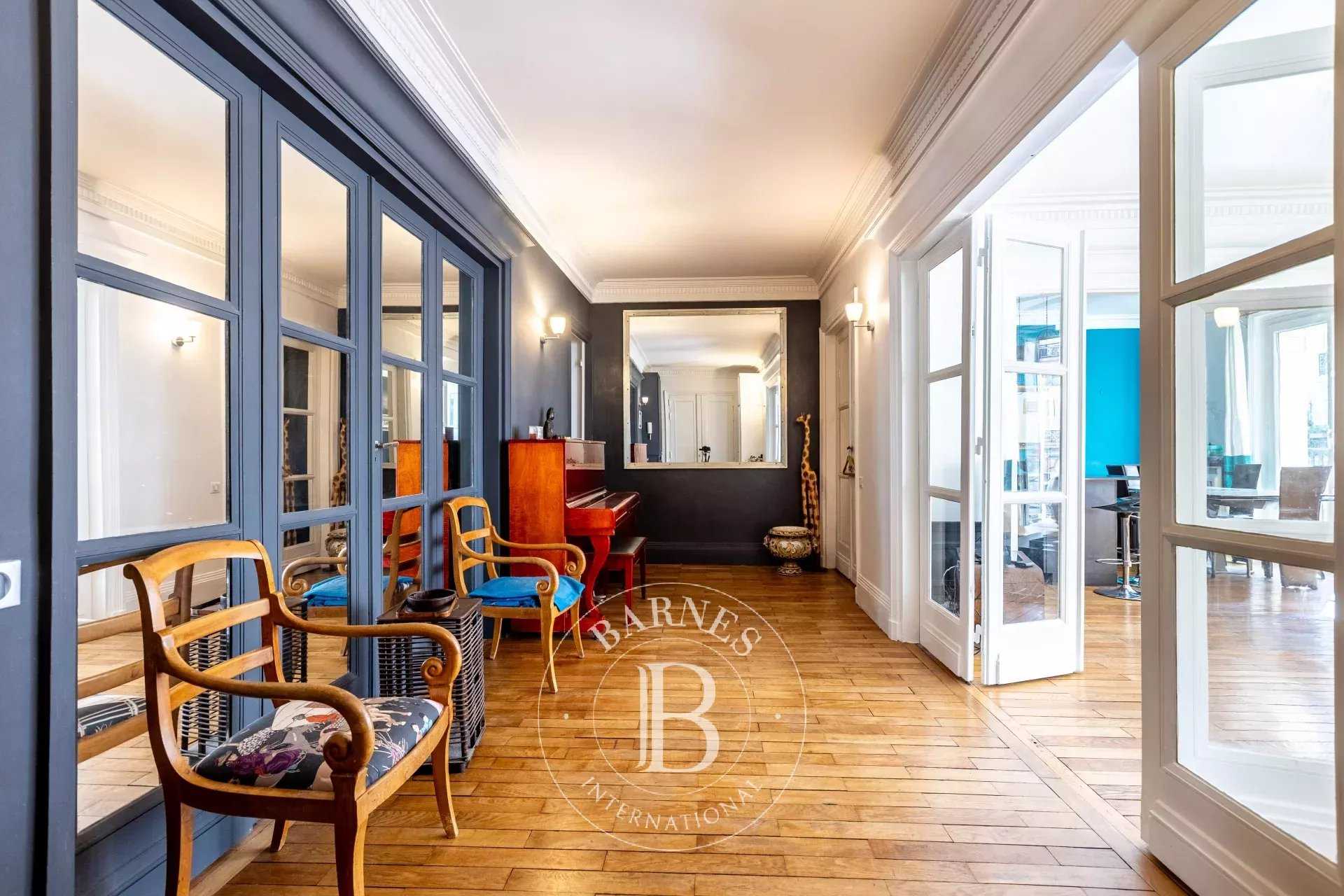 Paris  - Apartment 4 Bedrooms