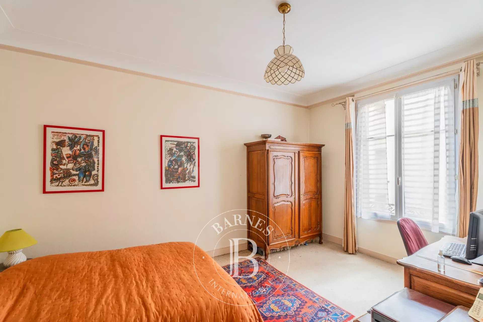 Paris  - Appartement 5 Pièces 3 Chambres