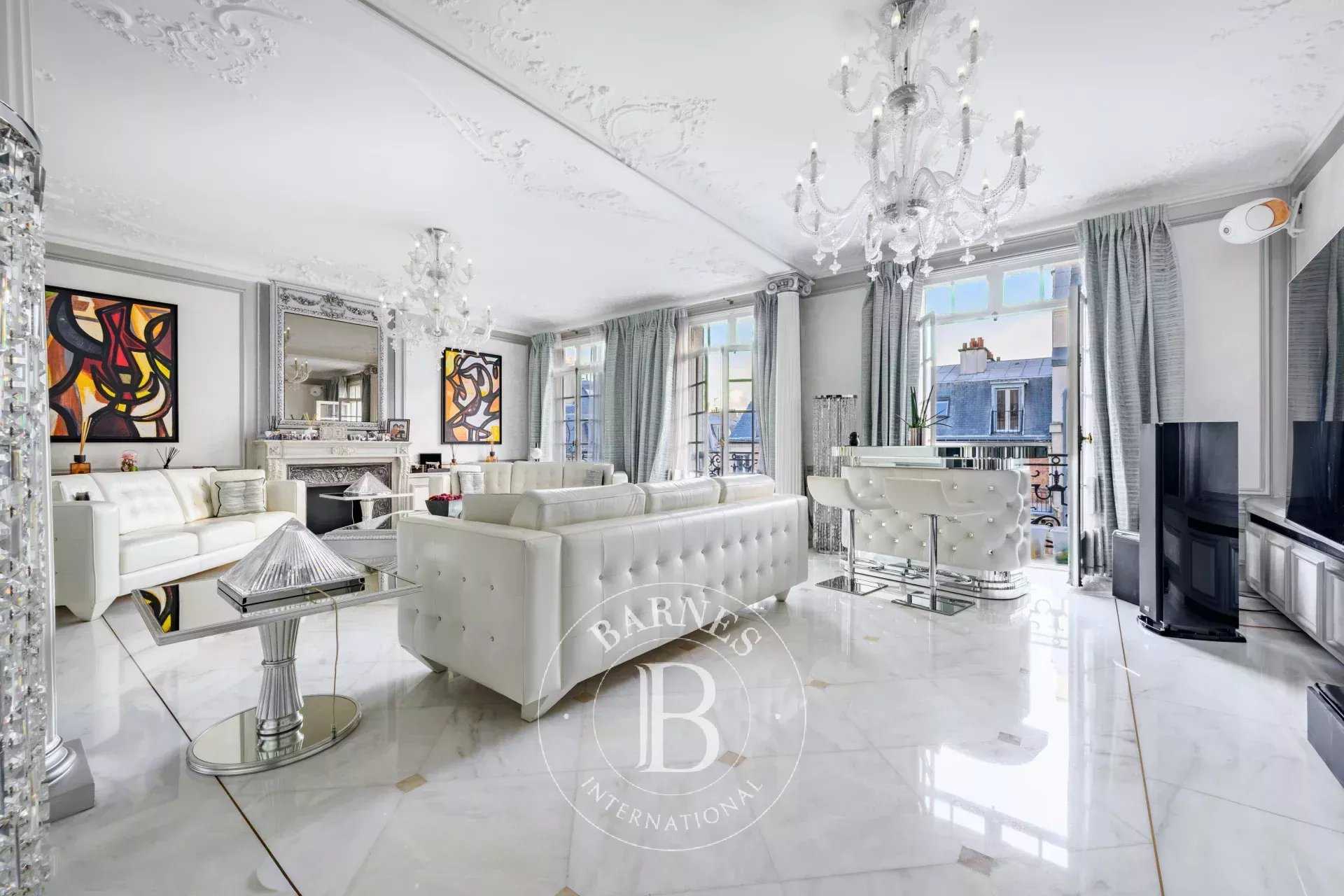 Paris  - Appartement 6 Pièces 3 Chambres