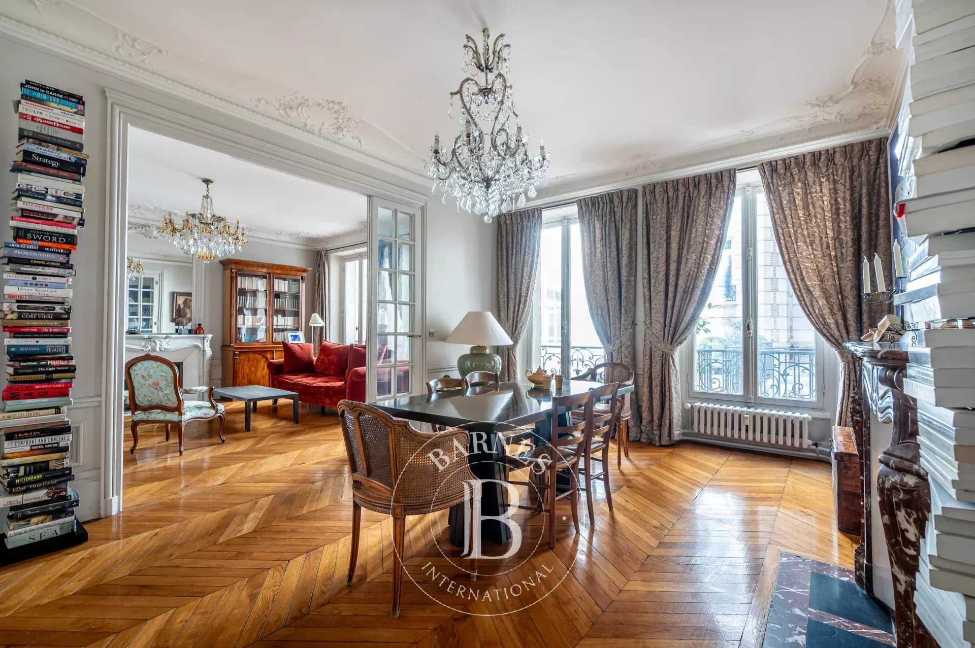 Paris  - Appartement 5 Pi&egrave;ces 3 Chambres