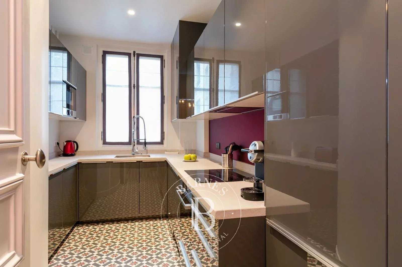 Paris  - Appartement 4 Pièces 2 Chambres