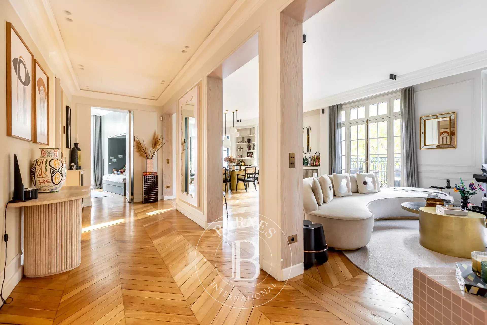 Paris  - Appartement 6 Pièces 4 Chambres