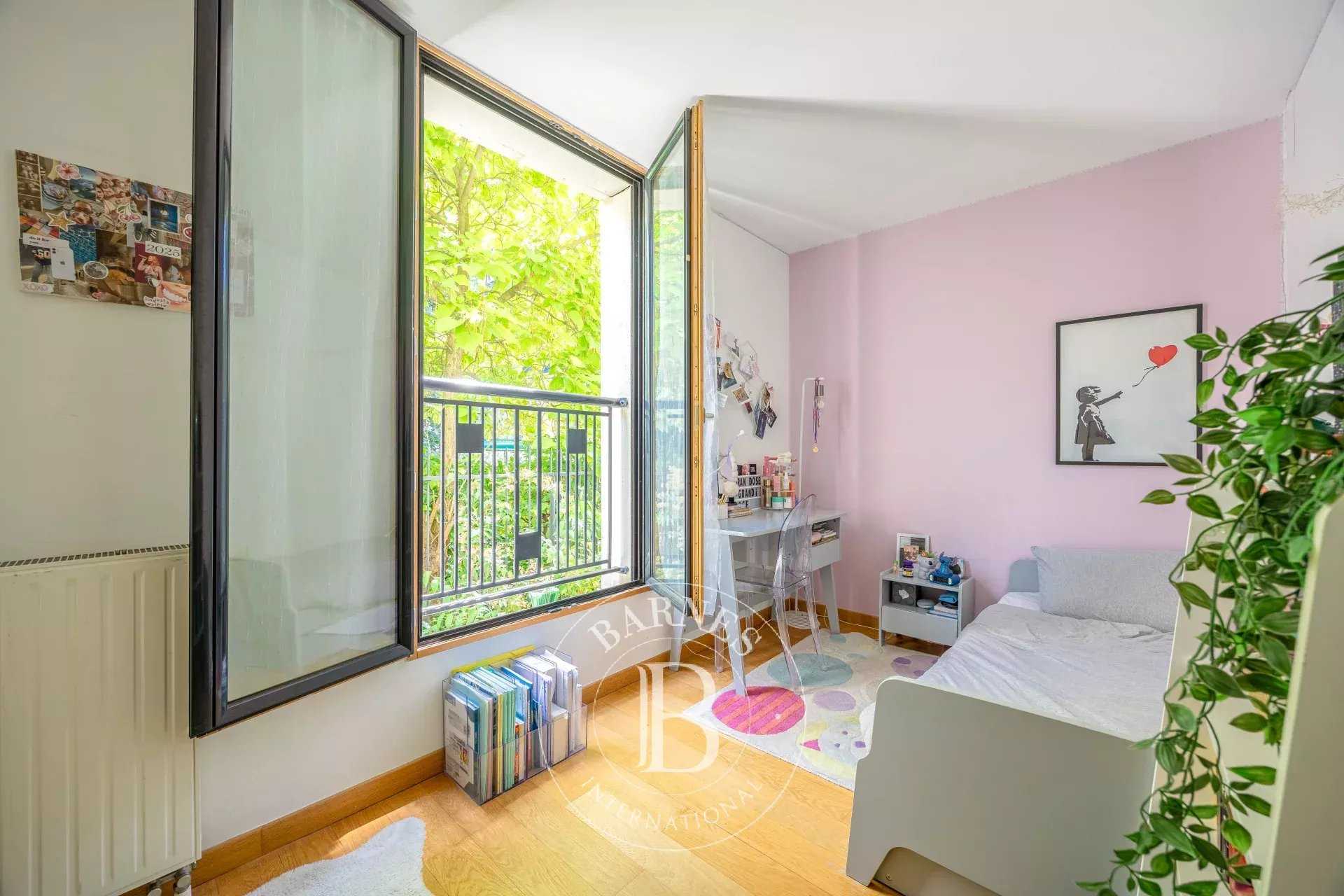 Paris  - Appartement 6 Pièces 4 Chambres