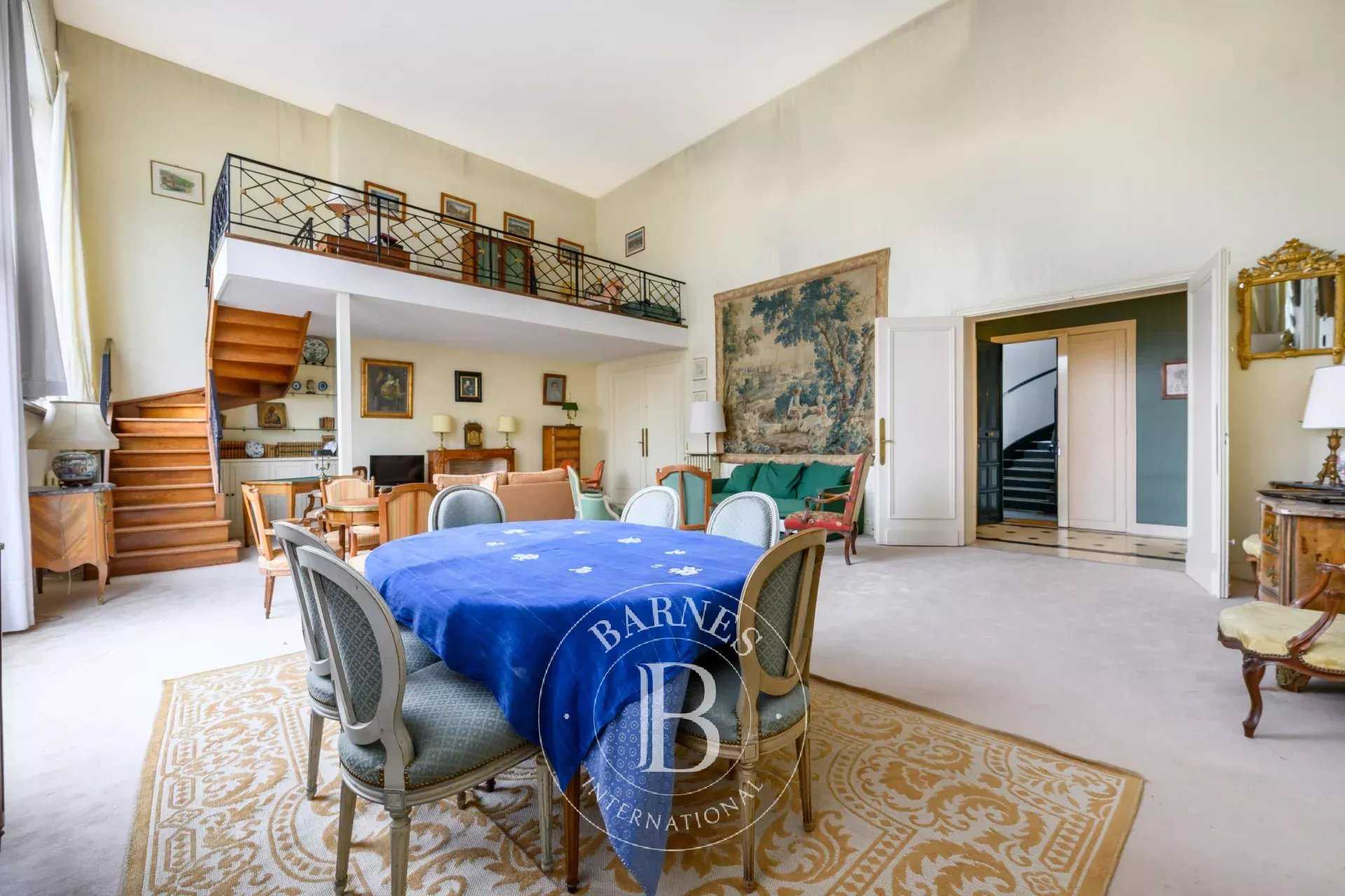 Paris  - Appartement 4 Pièces 2 Chambres