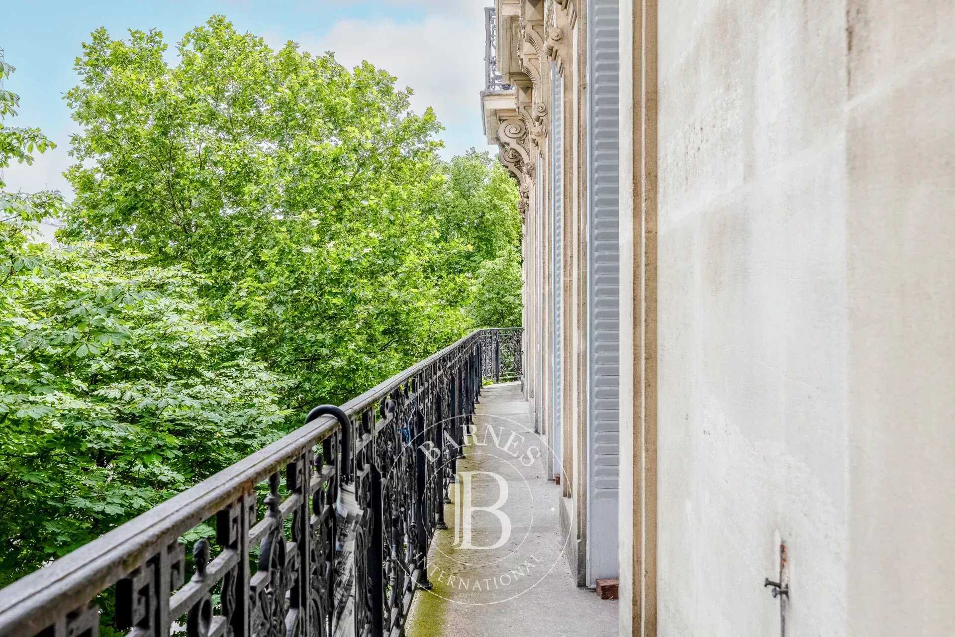 Paris  - Appartement 7 Pièces 5 Chambres