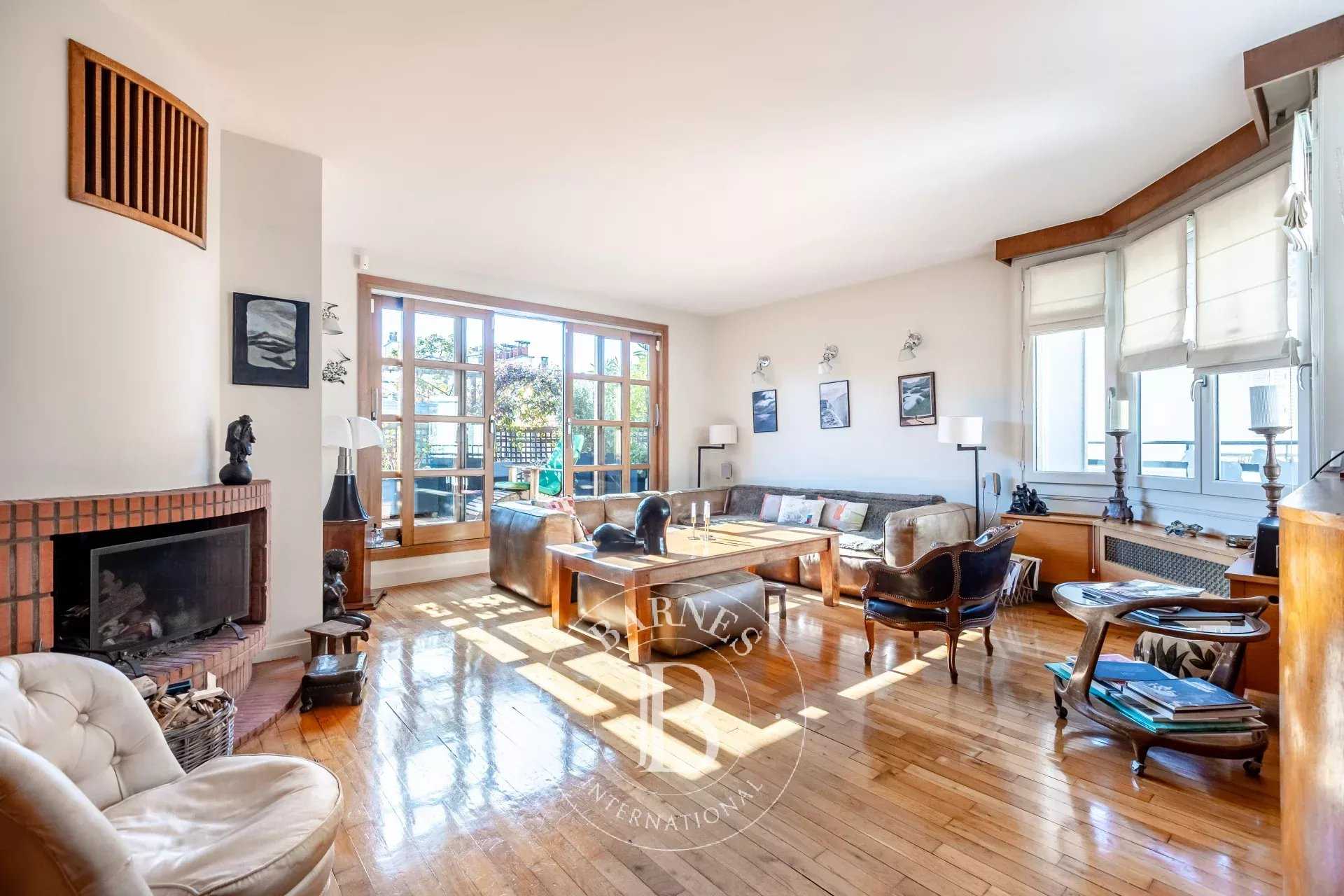 Paris  - Appartement 6 Pi&egrave;ces 4 Chambres