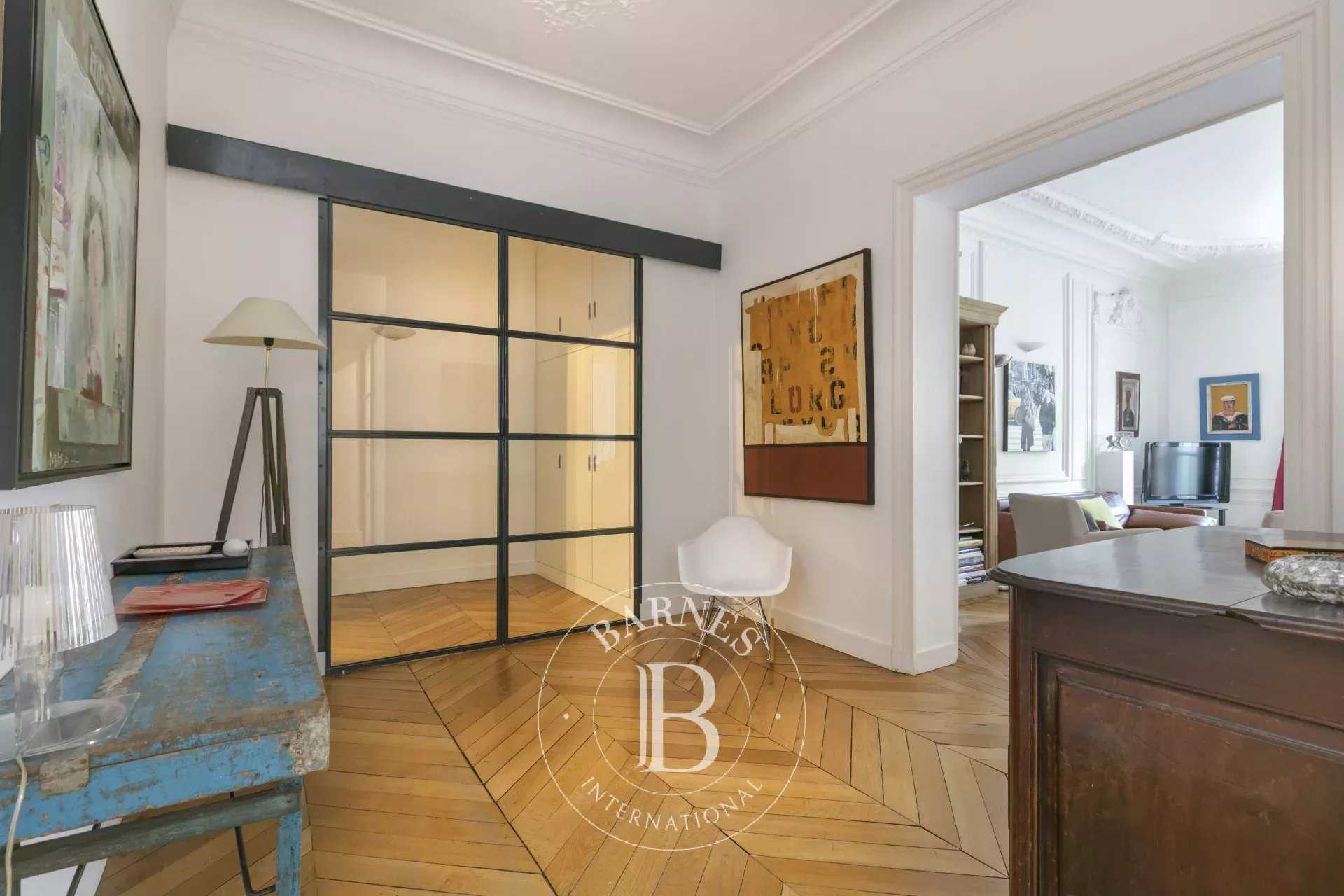 Paris  - Appartement 5 Pièces 3 Chambres