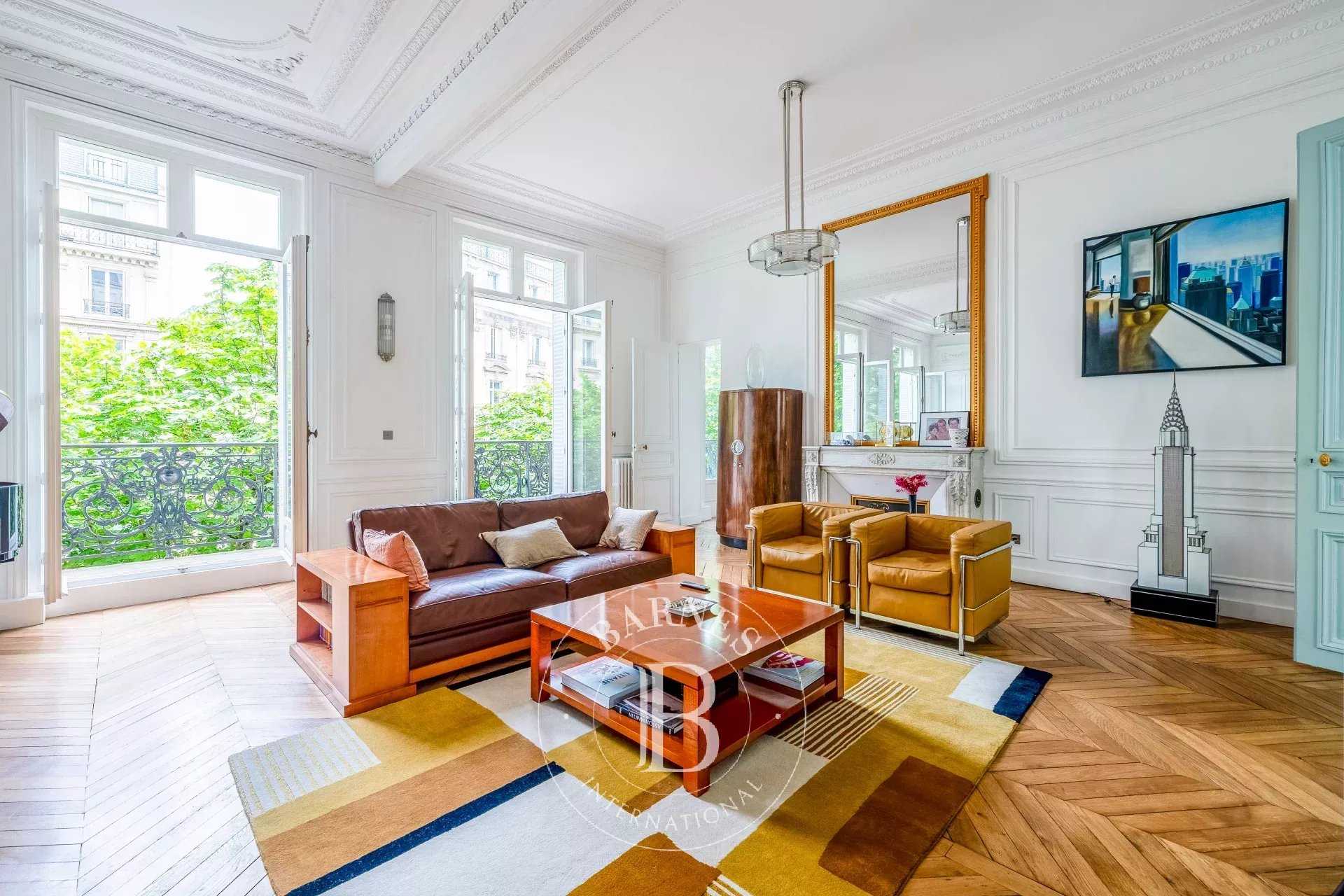 Paris  - Appartement 7 Pièces 5 Chambres
