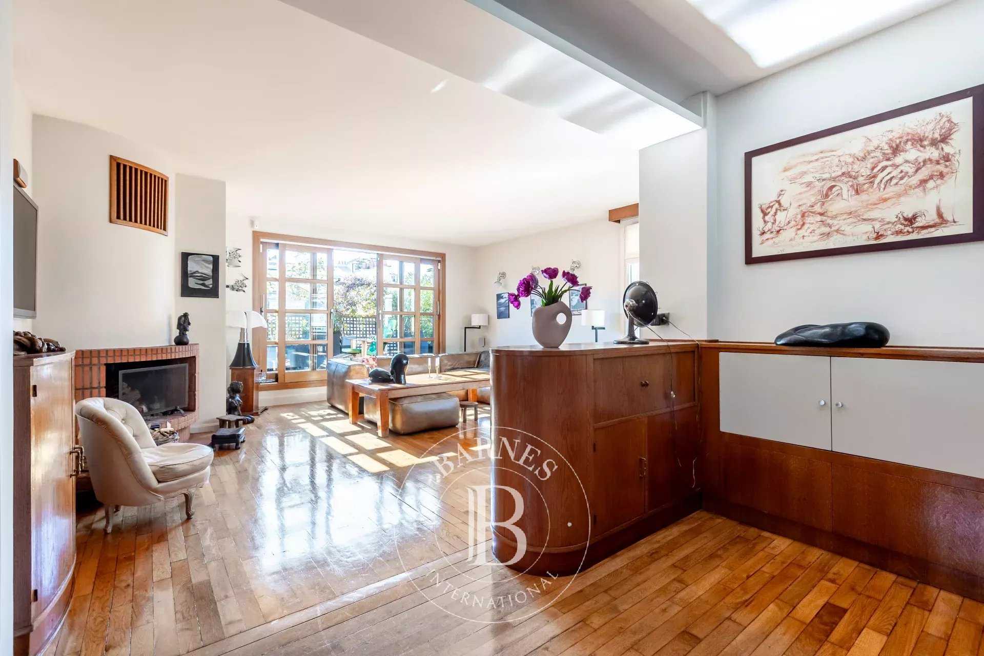 Paris  - Appartement 6 Pi&egrave;ces 4 Chambres