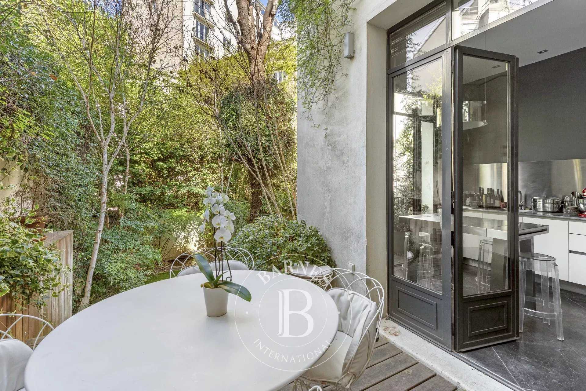 Paris  - Mansion 6 Bedrooms