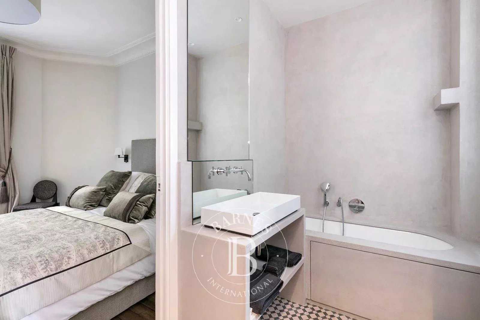 Paris  - Appartement 4 Pièces 2 Chambres