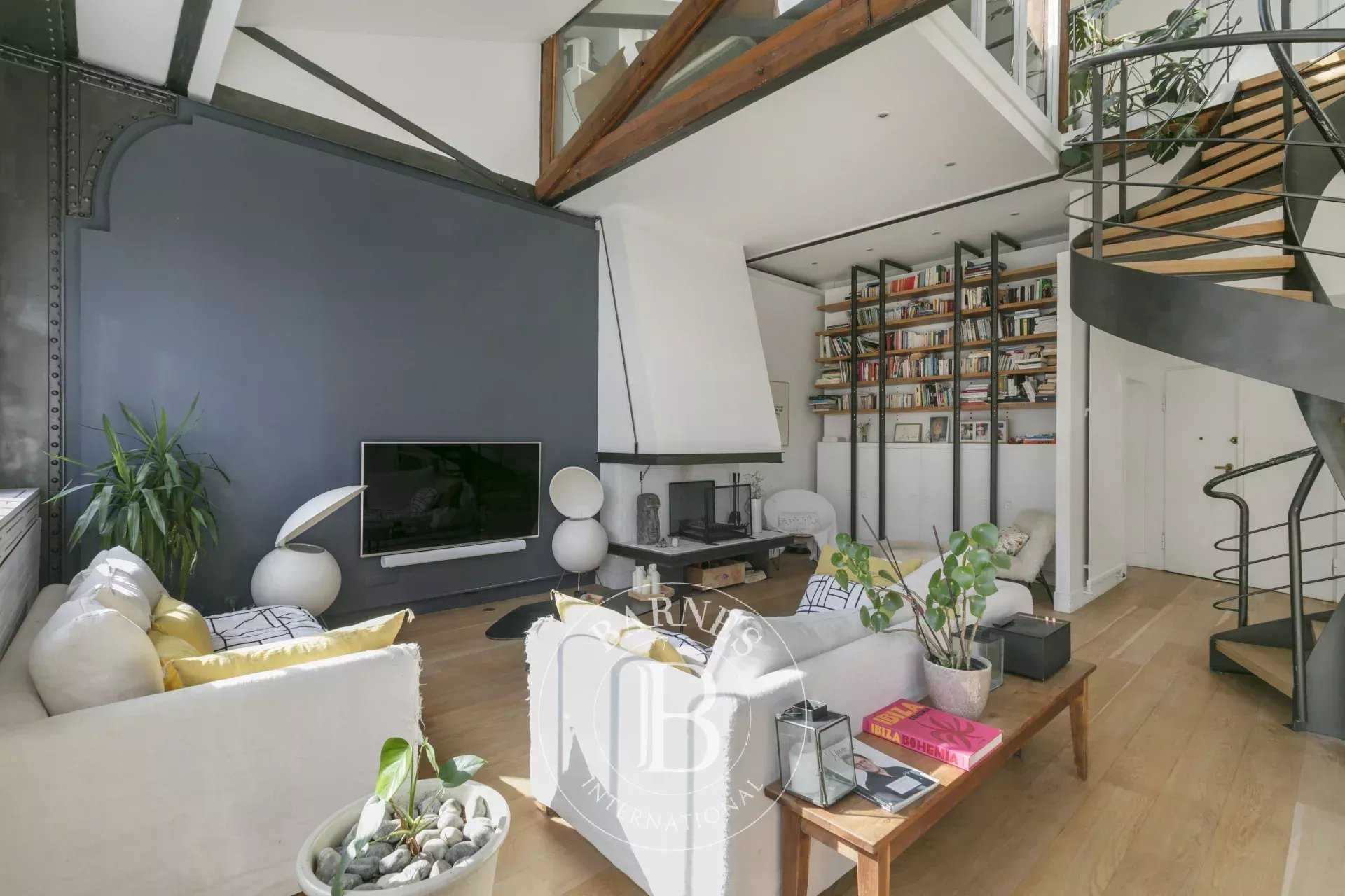 Paris  - Appartement 5 Pièces 3 Chambres