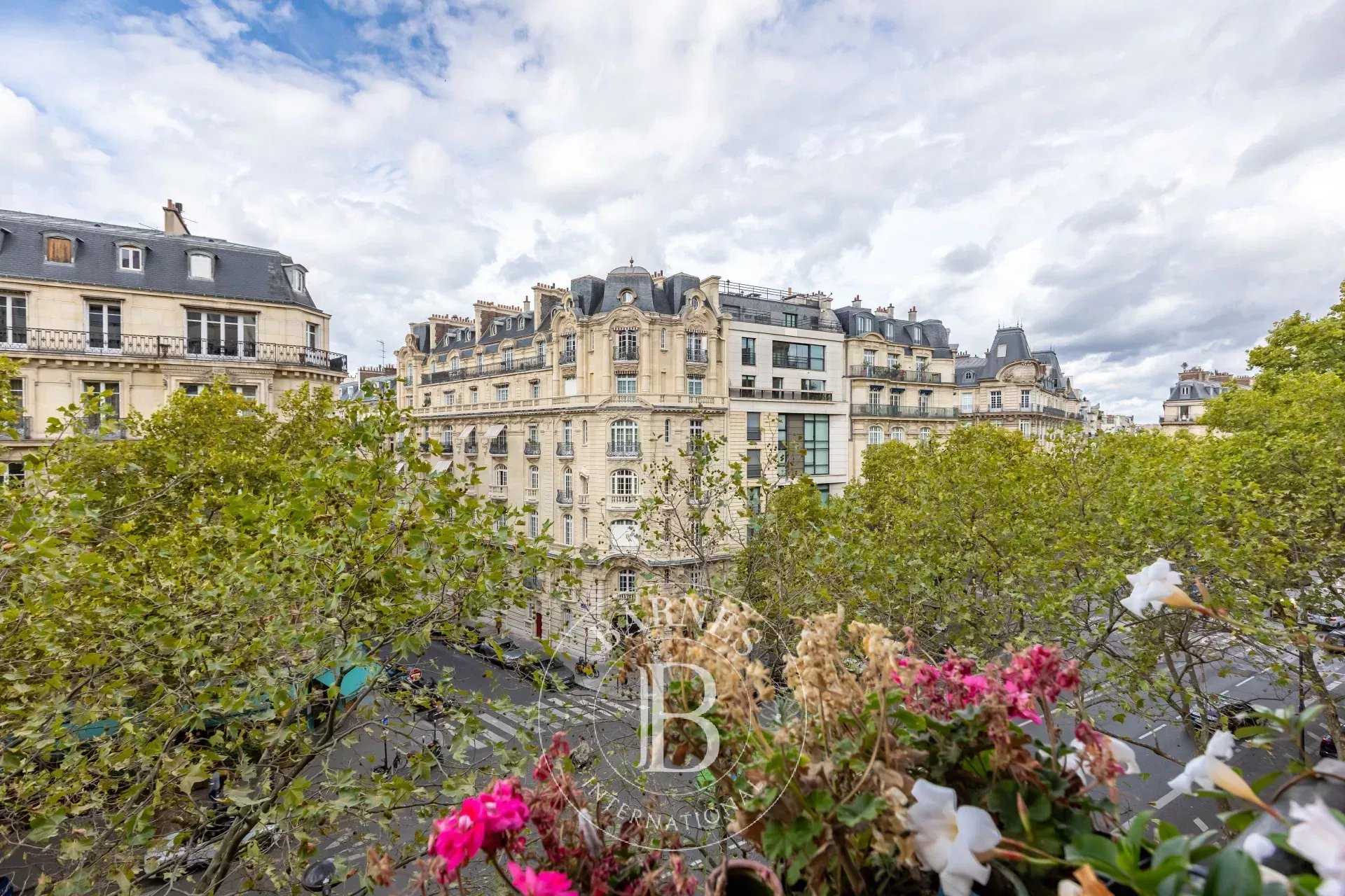 Paris  - Appartement 5 Pièces 3 Chambres