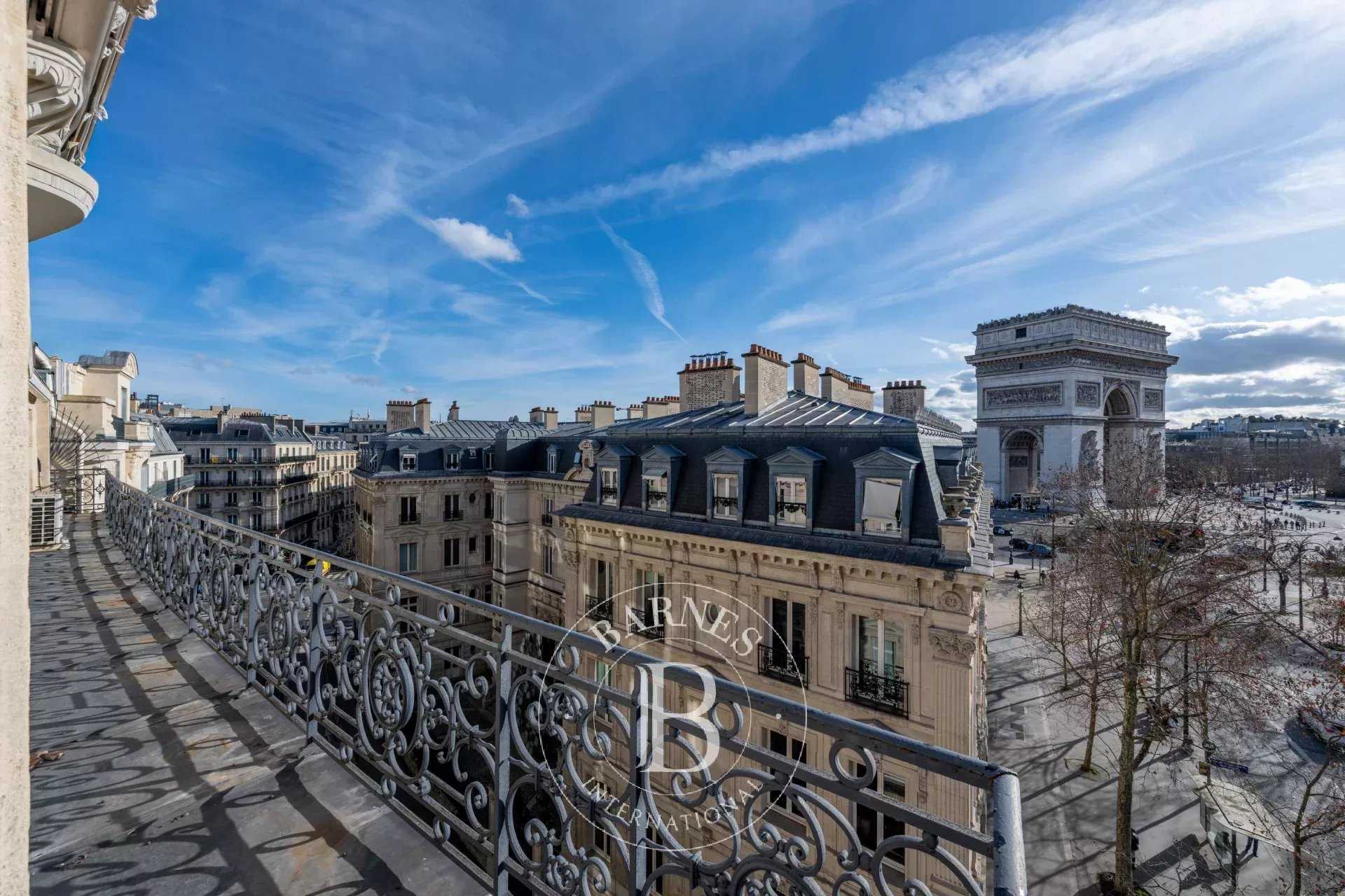 Paris  - Appartement 5 Pi&egrave;ces 3 Chambres