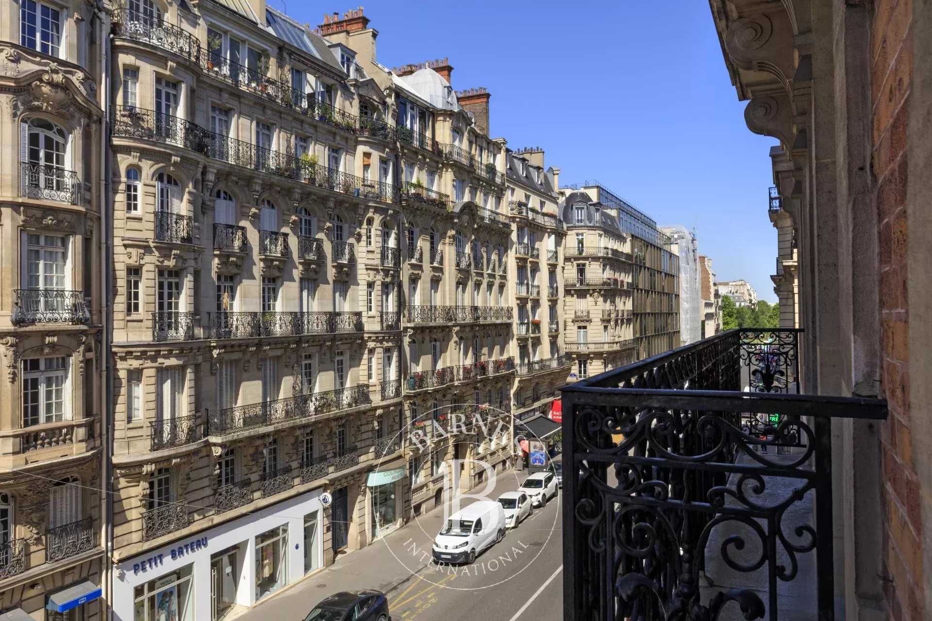 Paris  - Appartement 5 Pi&egrave;ces 3 Chambres