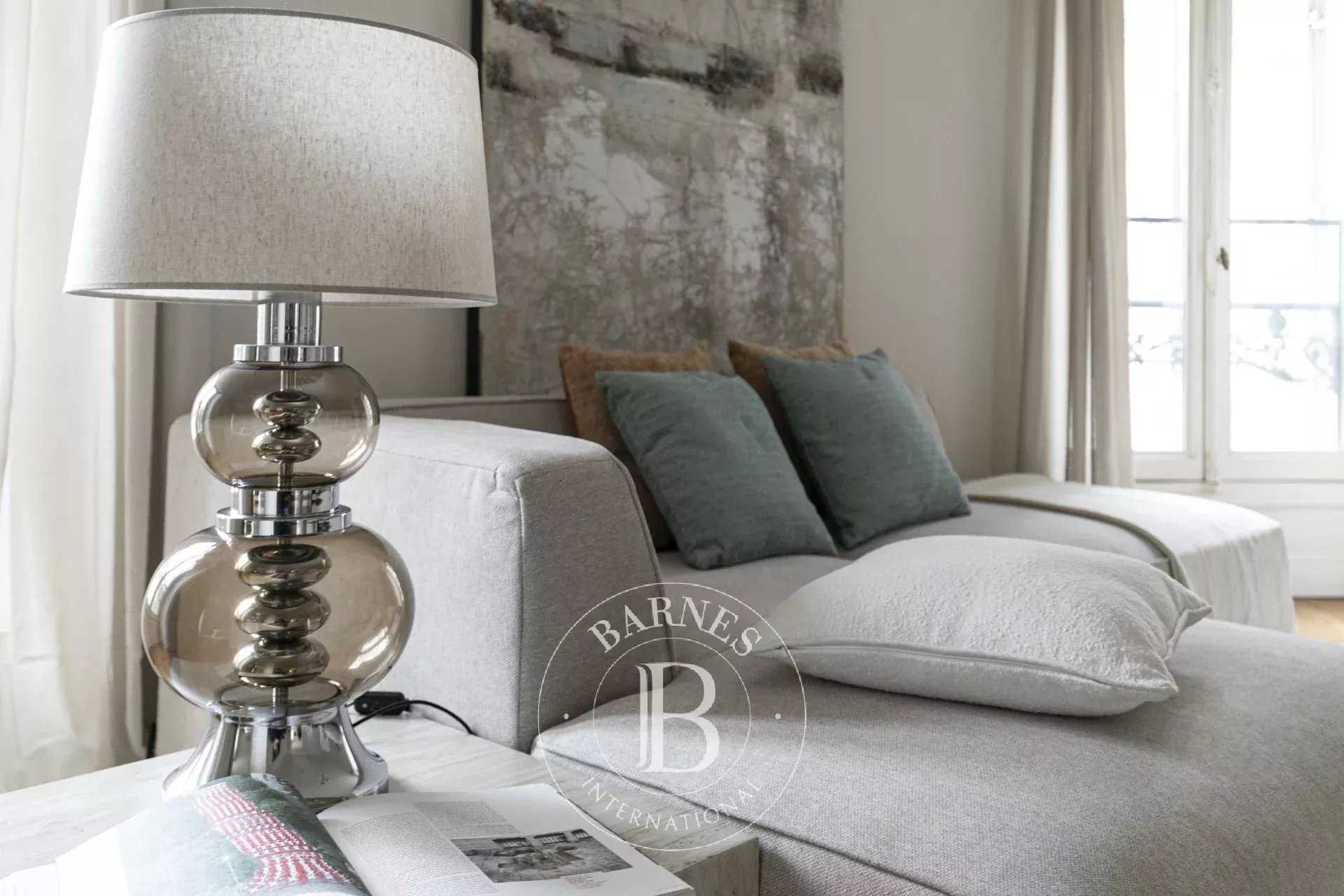 Paris  - Appartement 5 Pi&egrave;ces 3 Chambres