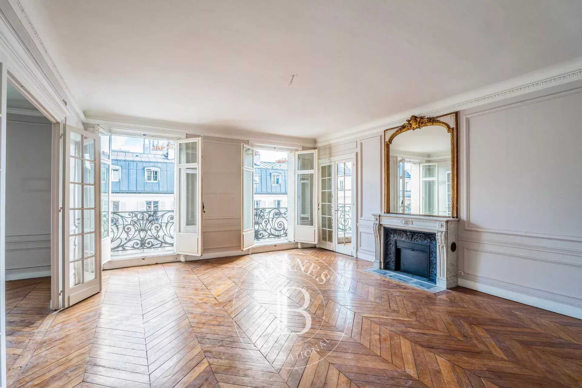 Paris  - Appartement 5 Pièces 4 Chambres