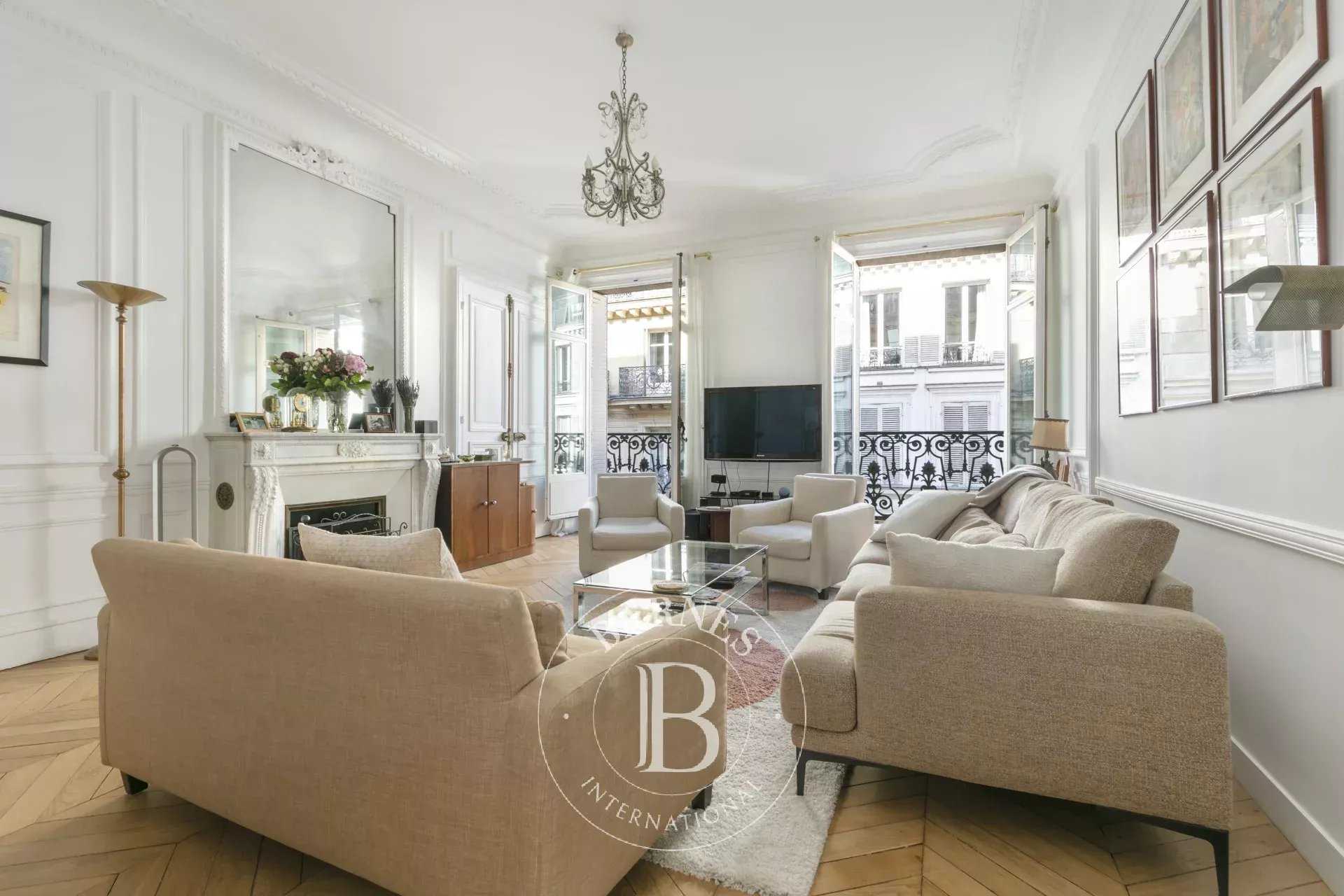 Paris  - Appartement 4 Pi&egrave;ces 3 Chambres