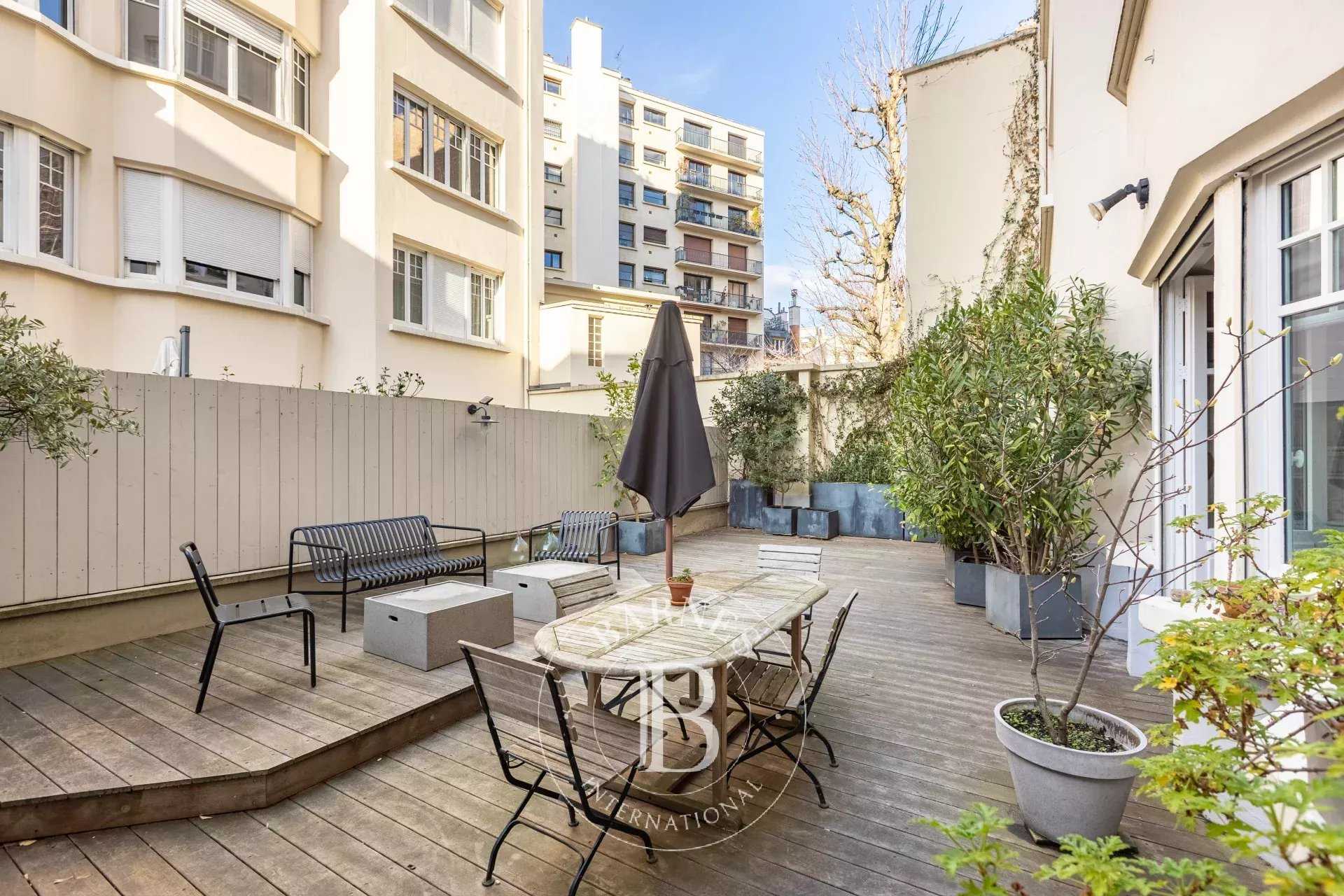 Paris  - Appartement 5 Pi&egrave;ces 3 Chambres