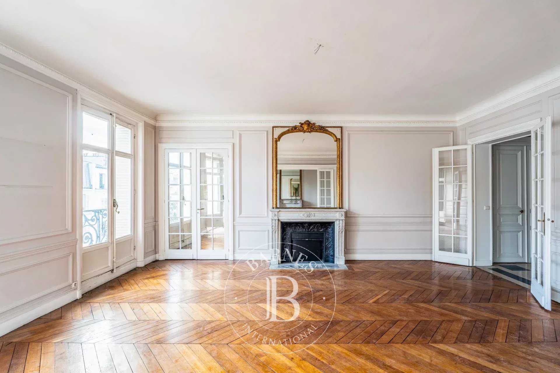 Paris  - Appartement 5 Pièces 4 Chambres