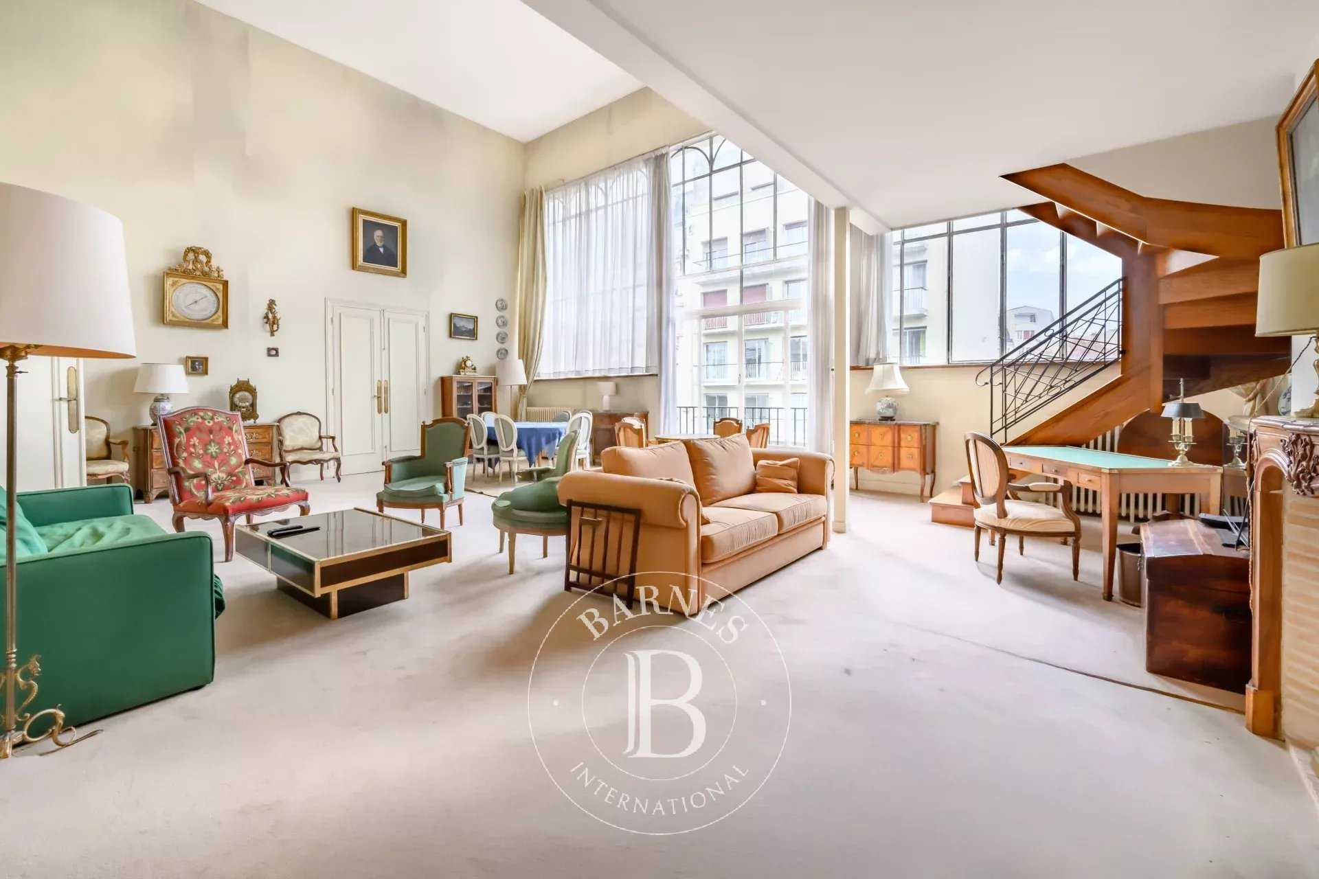 Paris  - Appartement 4 Pièces 2 Chambres