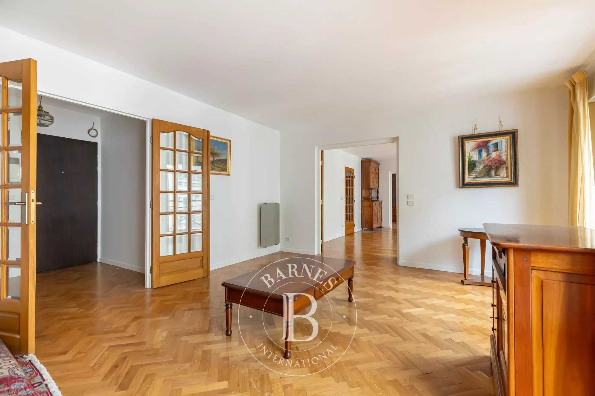 Paris  - Apartment 3 Bedrooms