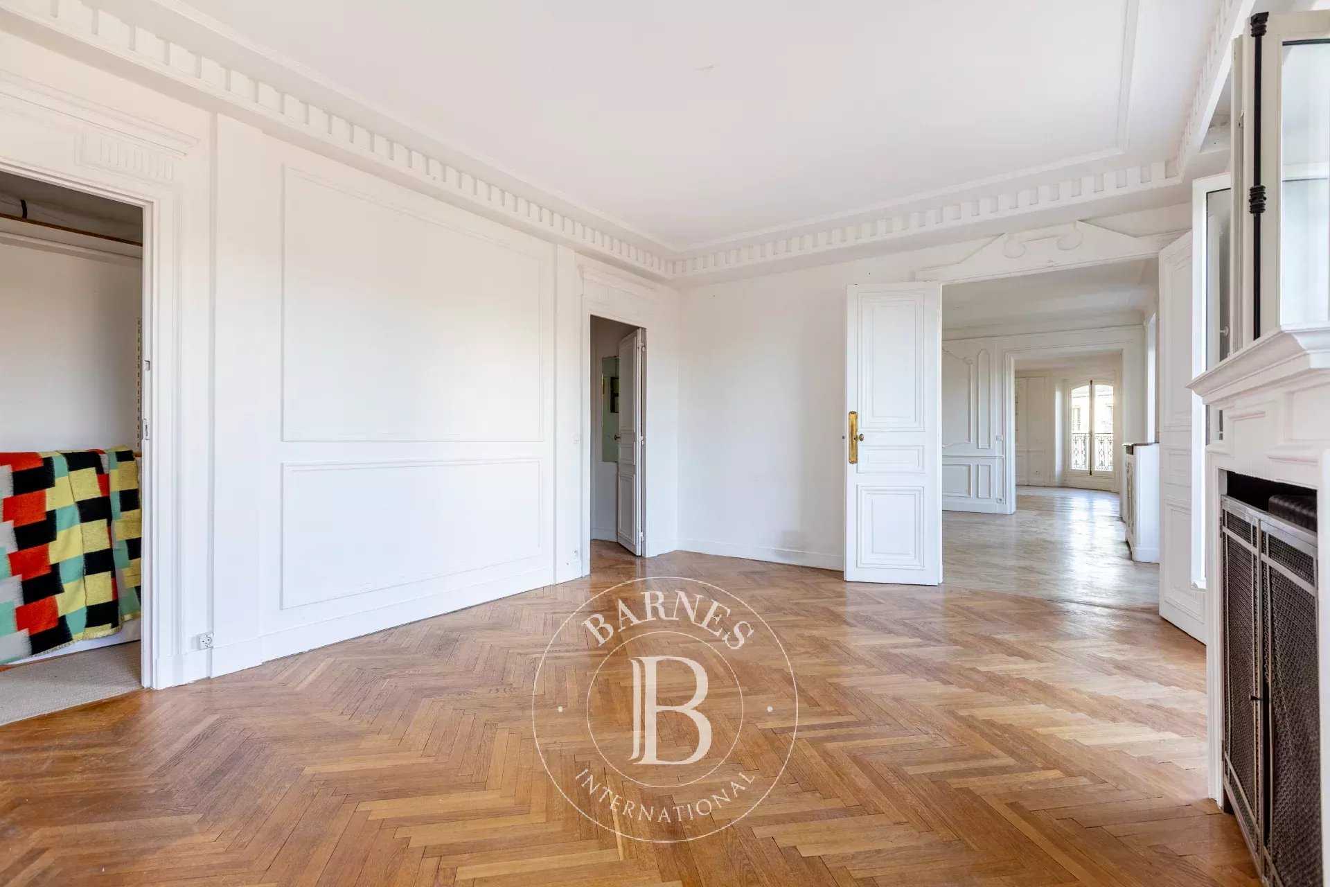 Paris  - Appartement 6 Pi&egrave;ces 4 Chambres