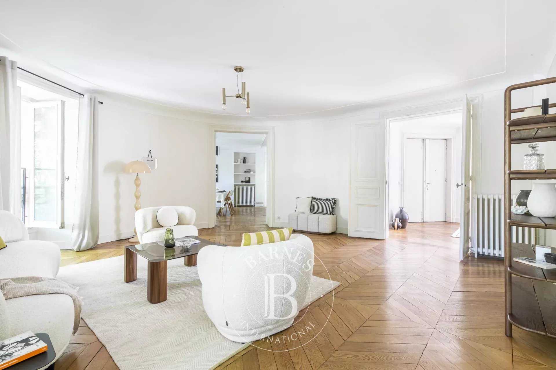 Paris  - Appartement 5 Pi&egrave;ces 3 Chambres