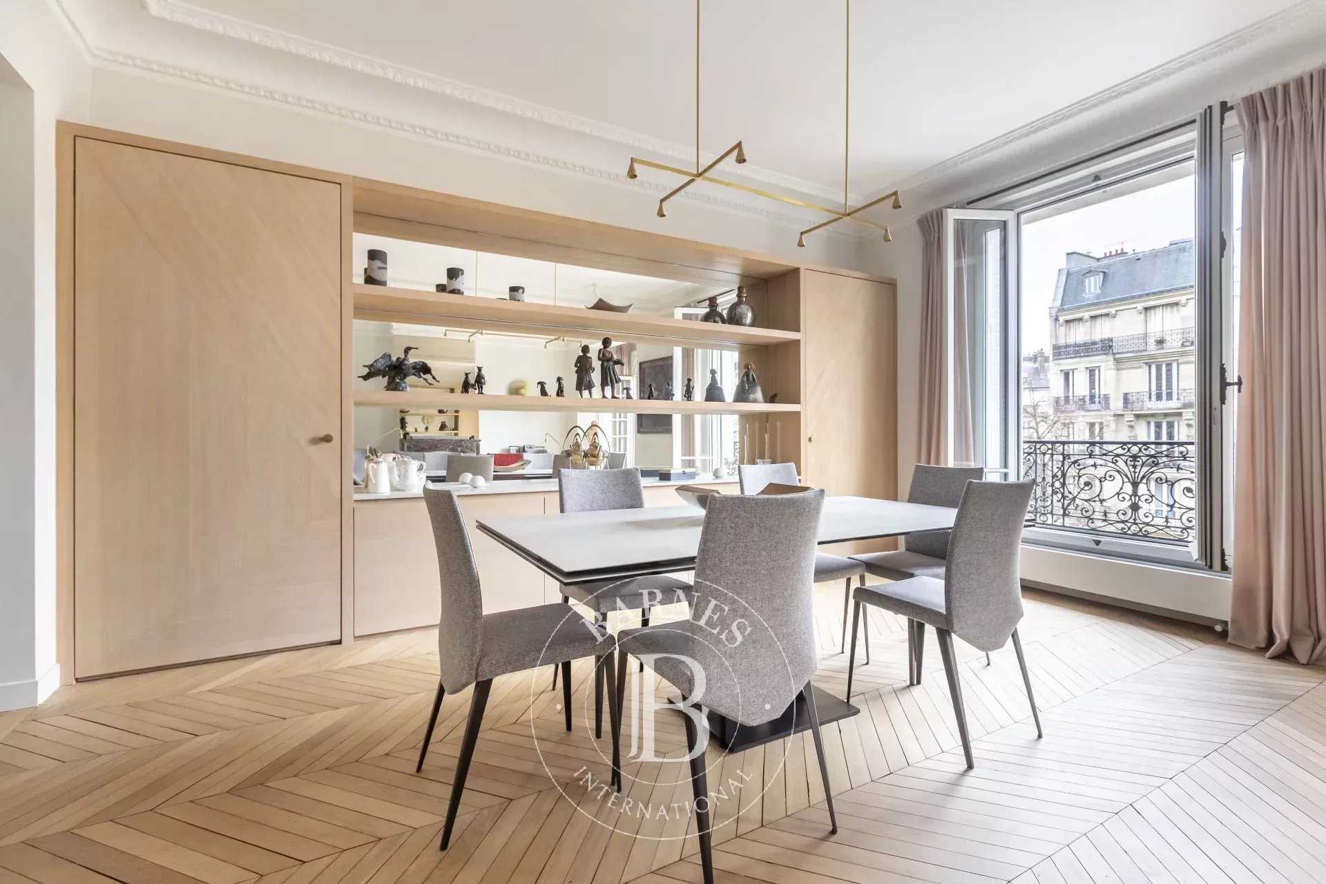 Paris  - Appartement 4 Pièces 2 Chambres
