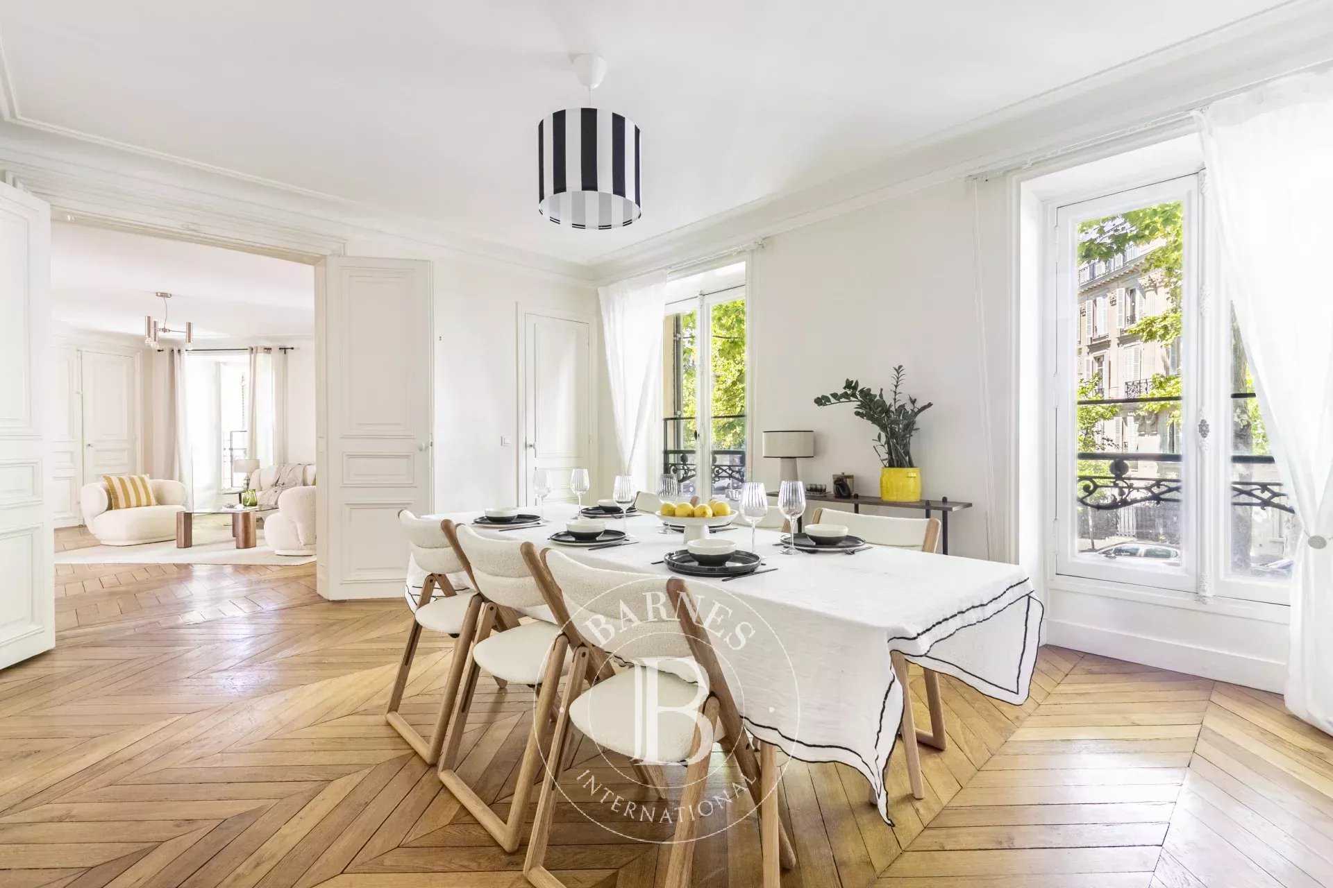 Paris  - Appartement 5 Pi&egrave;ces 3 Chambres